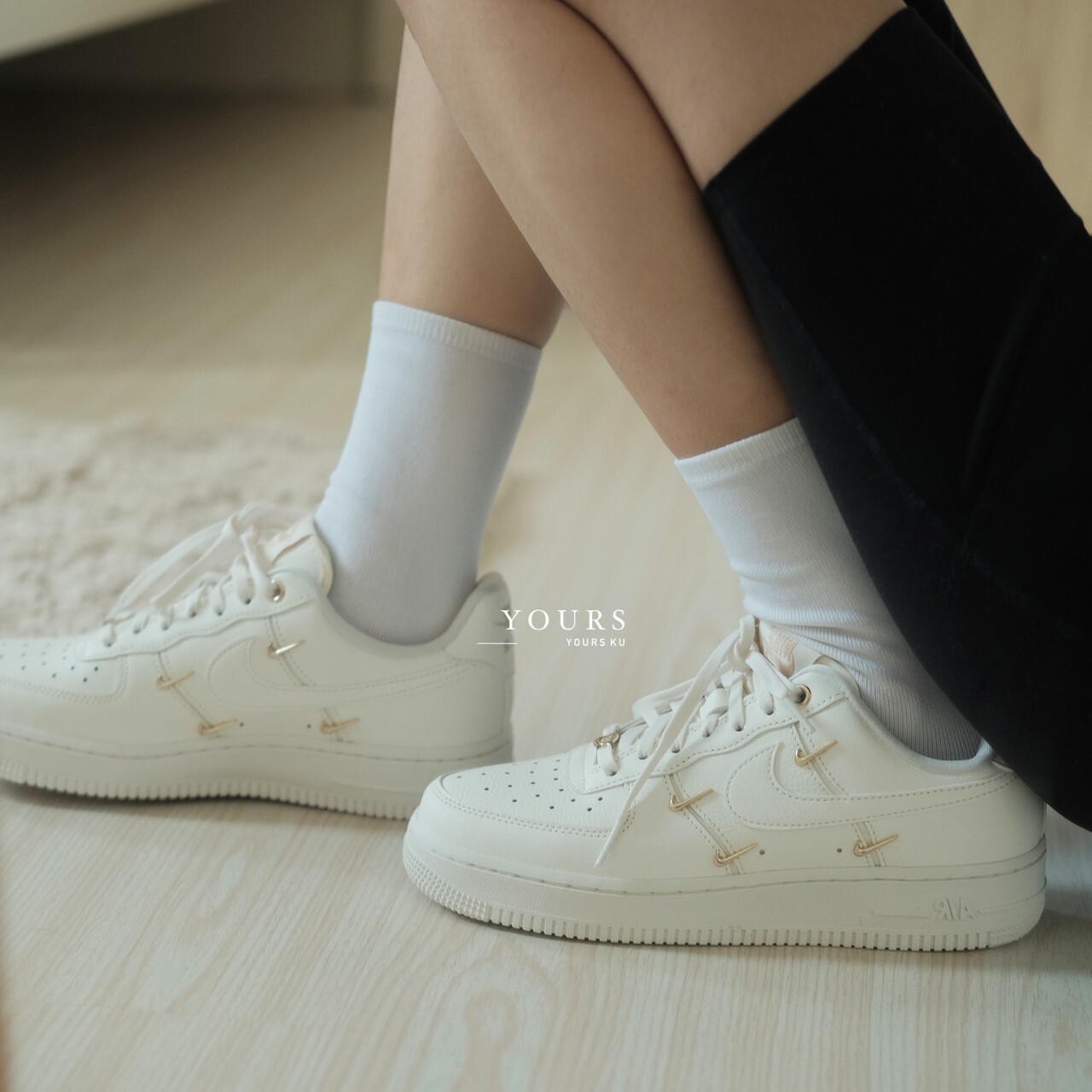 Nike Air Force 1 米白小金勾 女鞋（FV3654-111）
