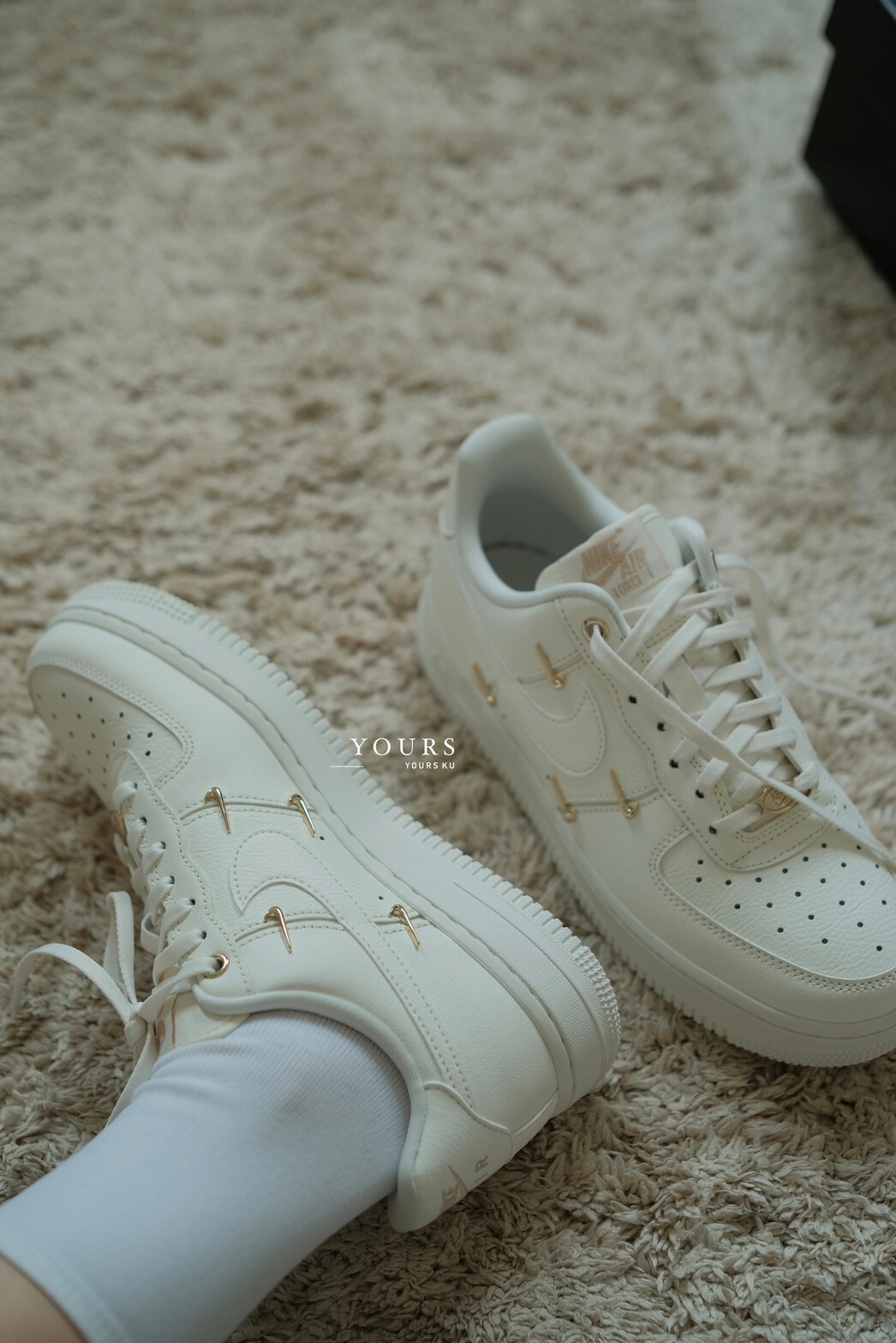 Nike Air Force 1 米白小金勾 女鞋（FV3654-111）