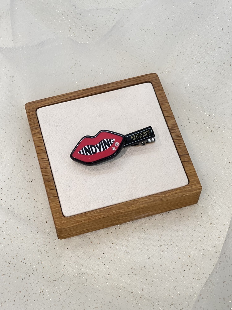 『GD』紅唇英字壓夾