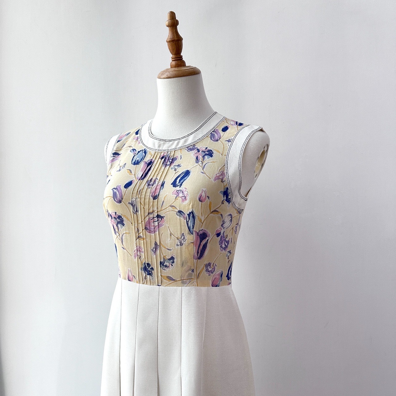 米白清雅感鬱金香背心連身裙