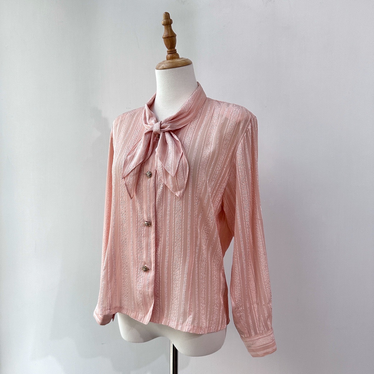 霧粉花蔓直紋長袖上衣