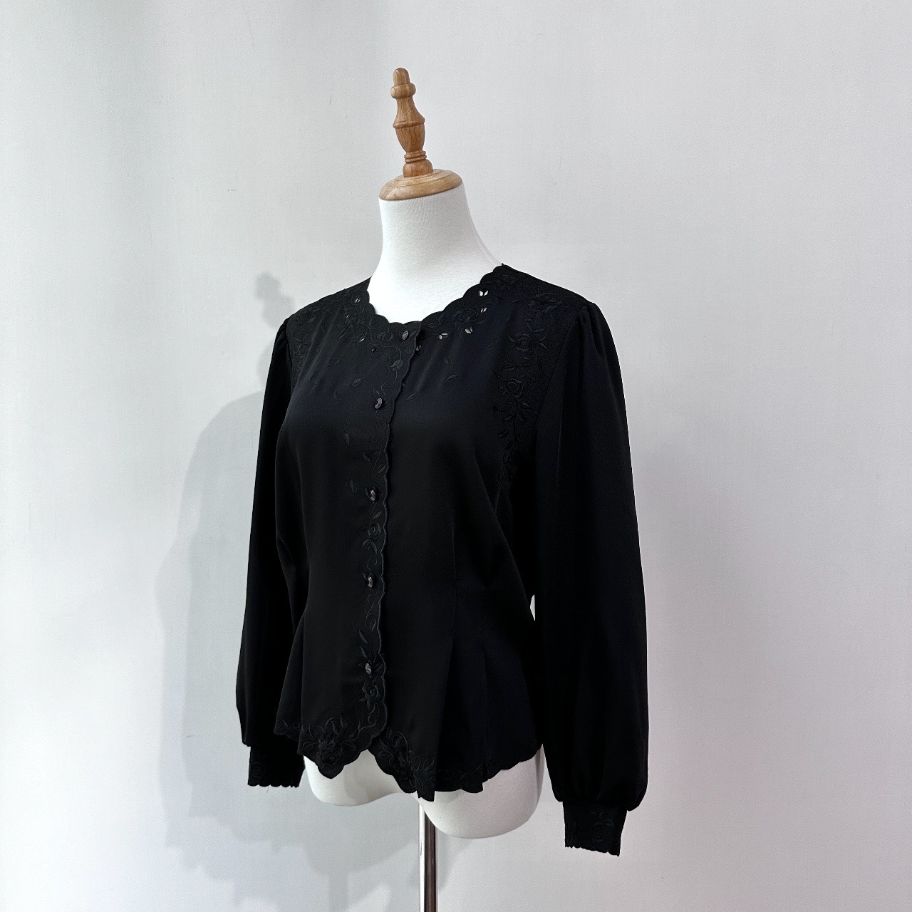 黑色玫瑰花刺繡古著上衣