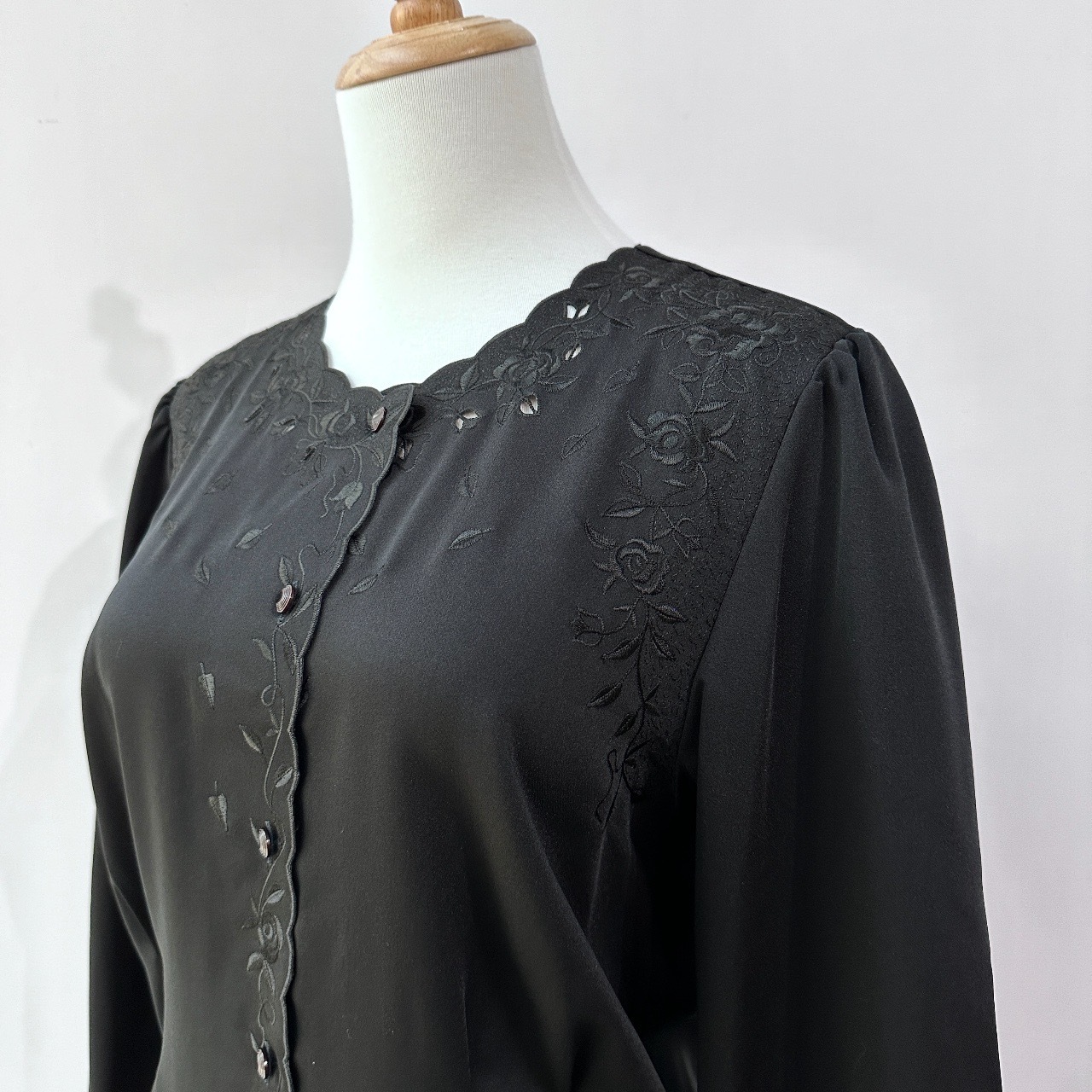 黑色玫瑰花刺繡古著上衣