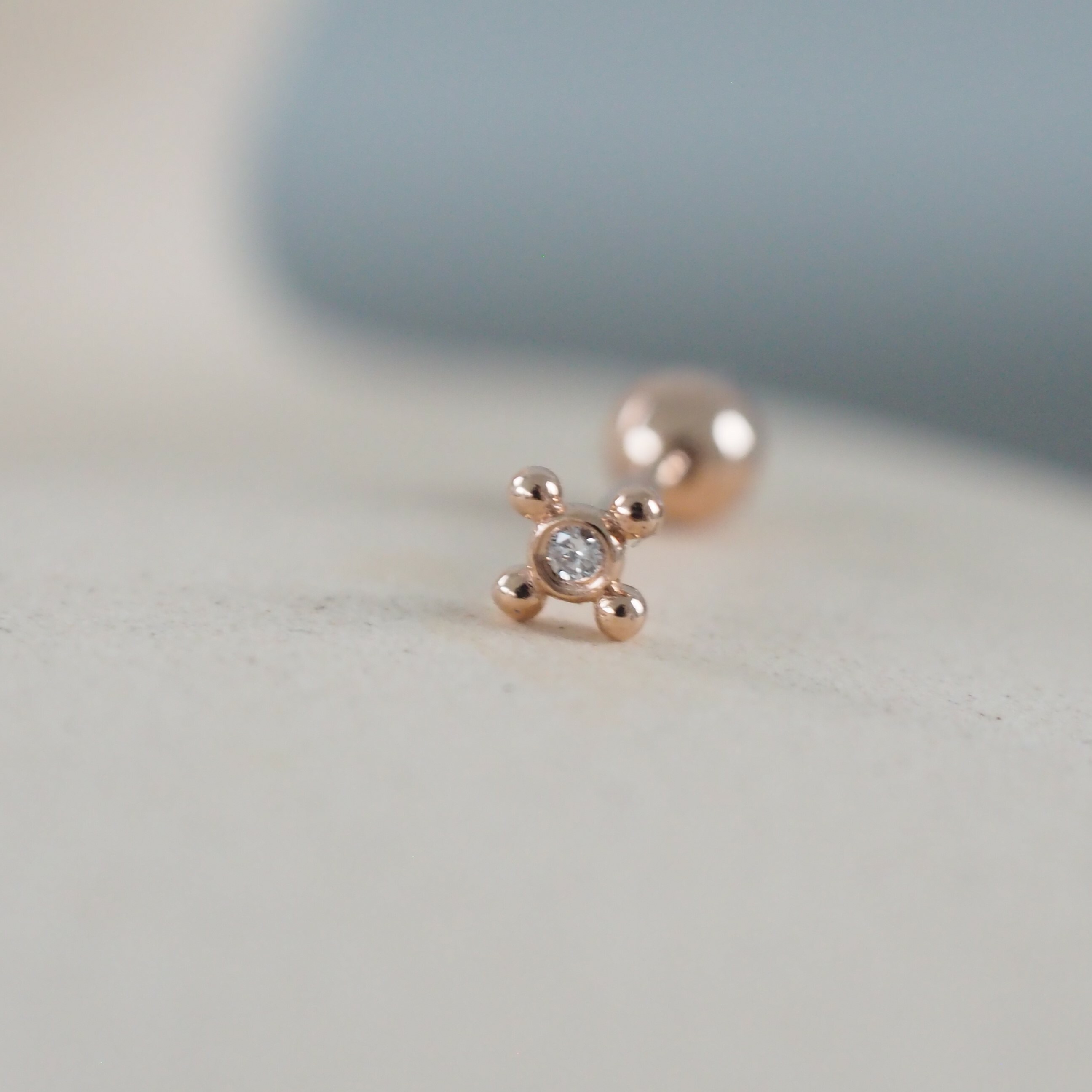 14k小飛鏢真鑽轉珠耳環