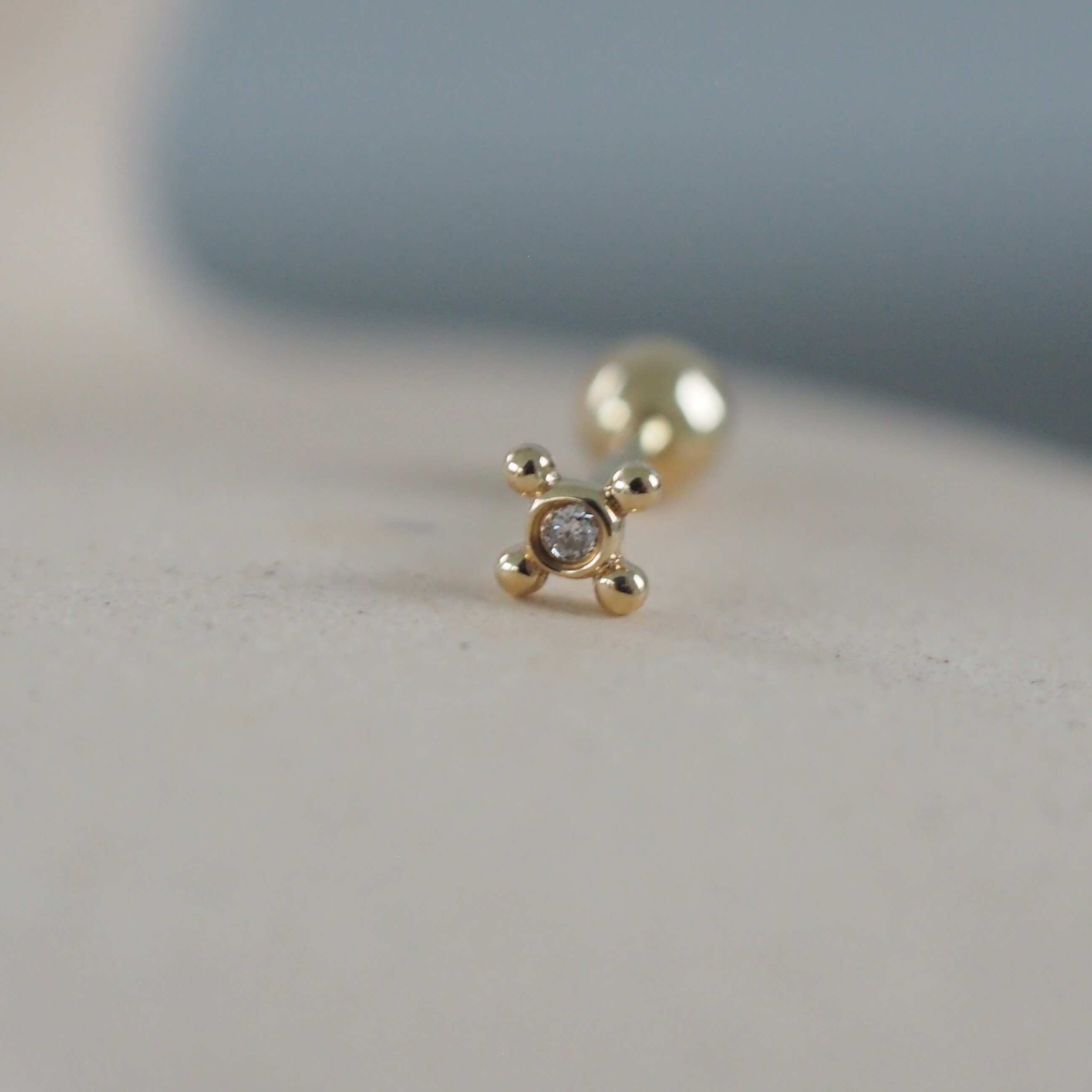 14k小飛鏢真鑽轉珠耳環