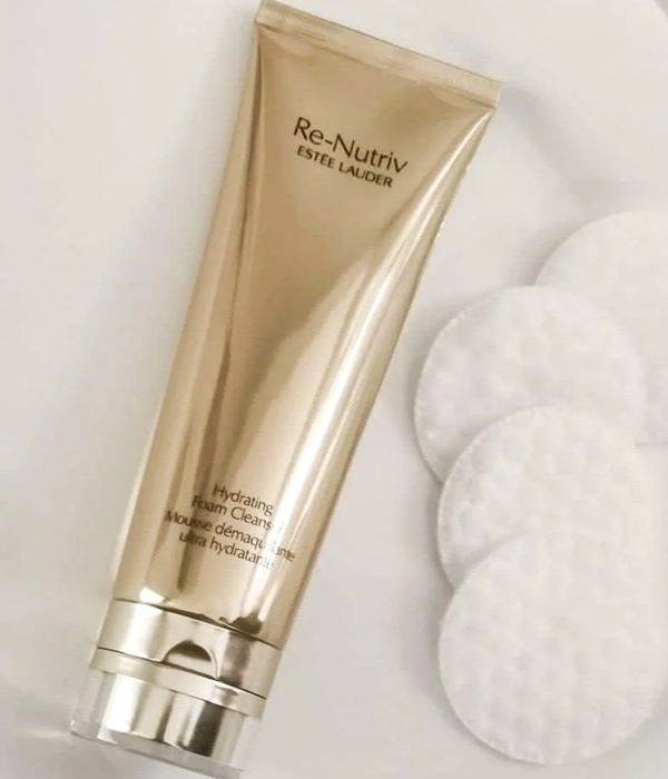 極緻花漾新生潔面泡沫