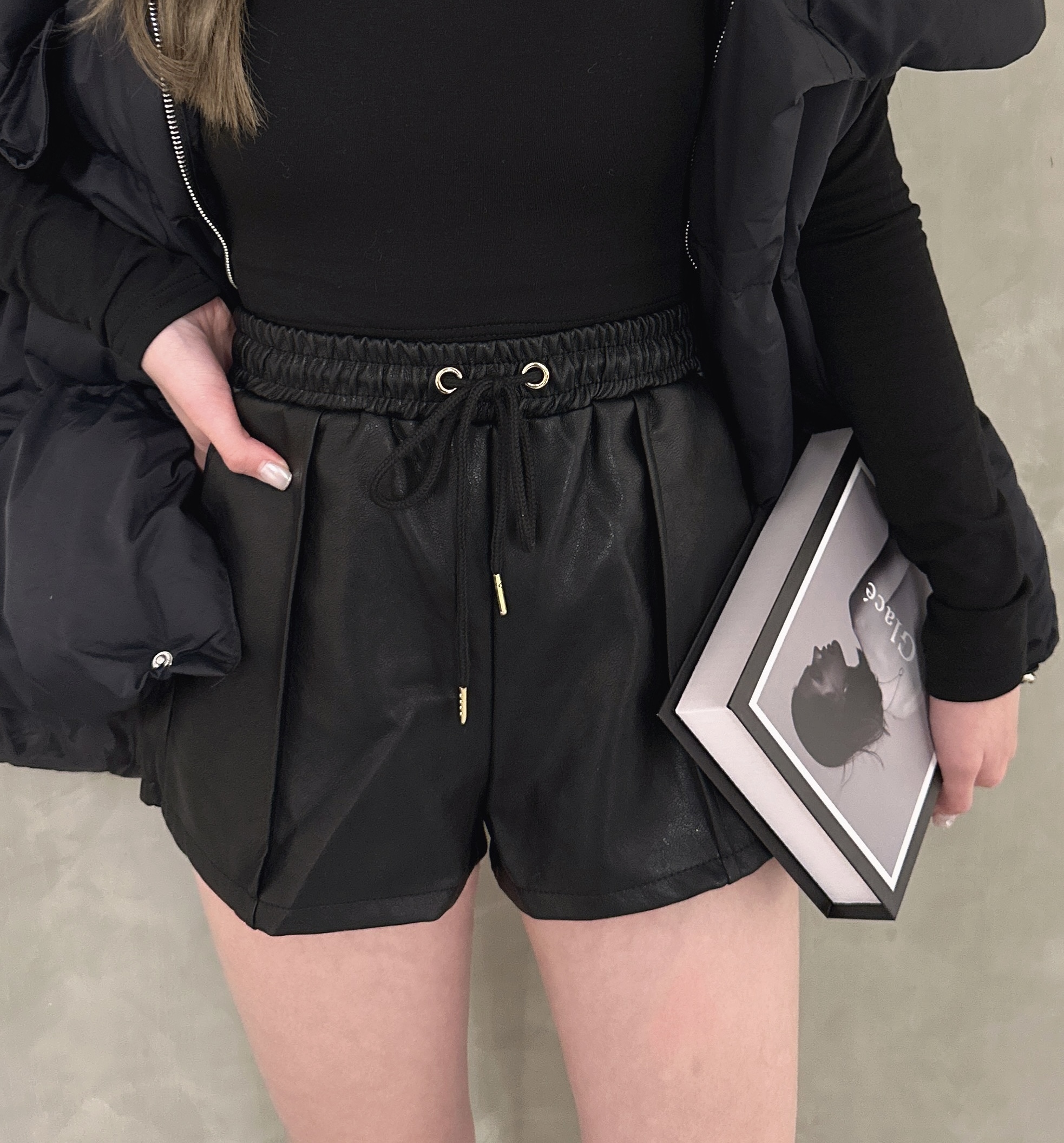 車線質感鬆緊皮短褲