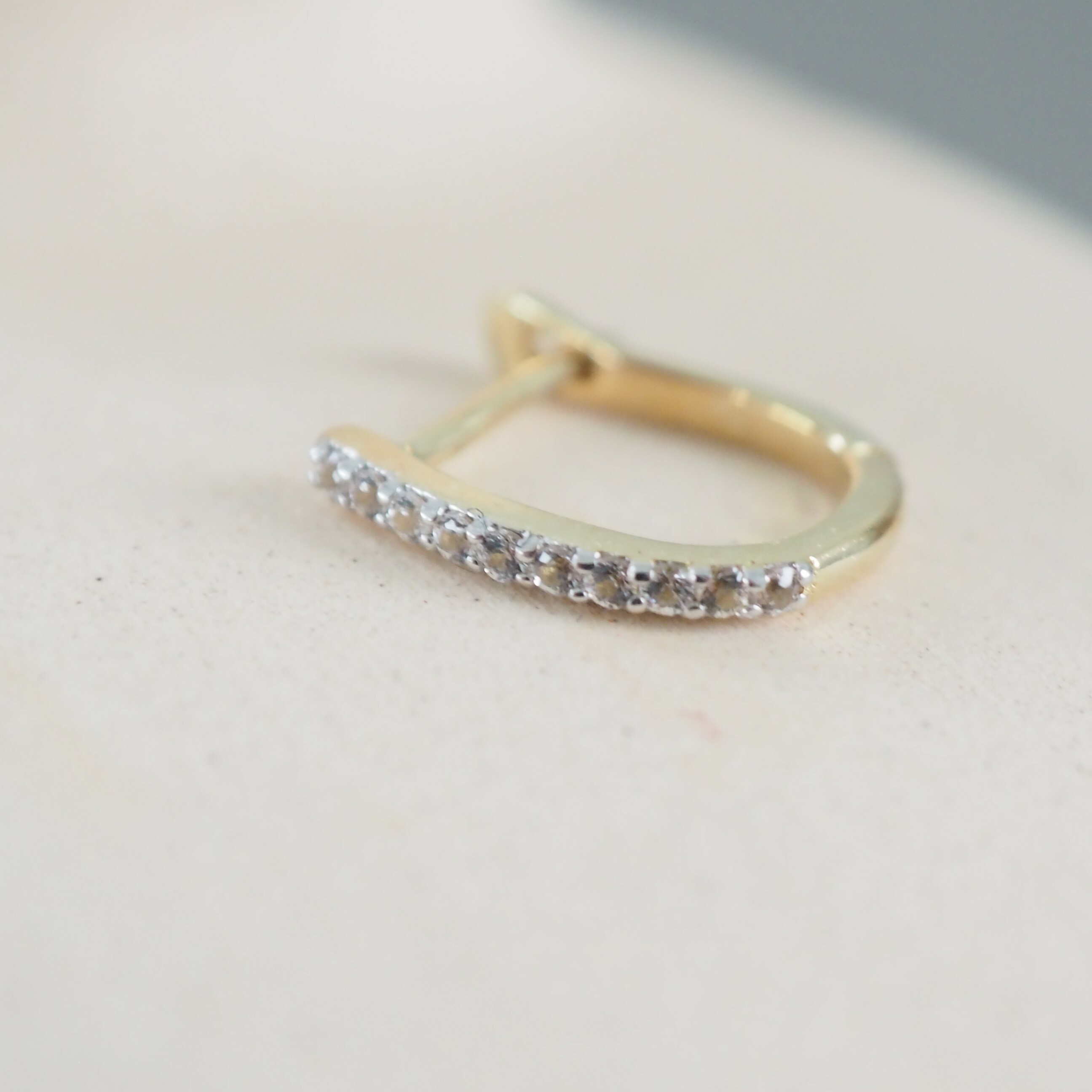 14k整排白色藍寶石針式耳圈