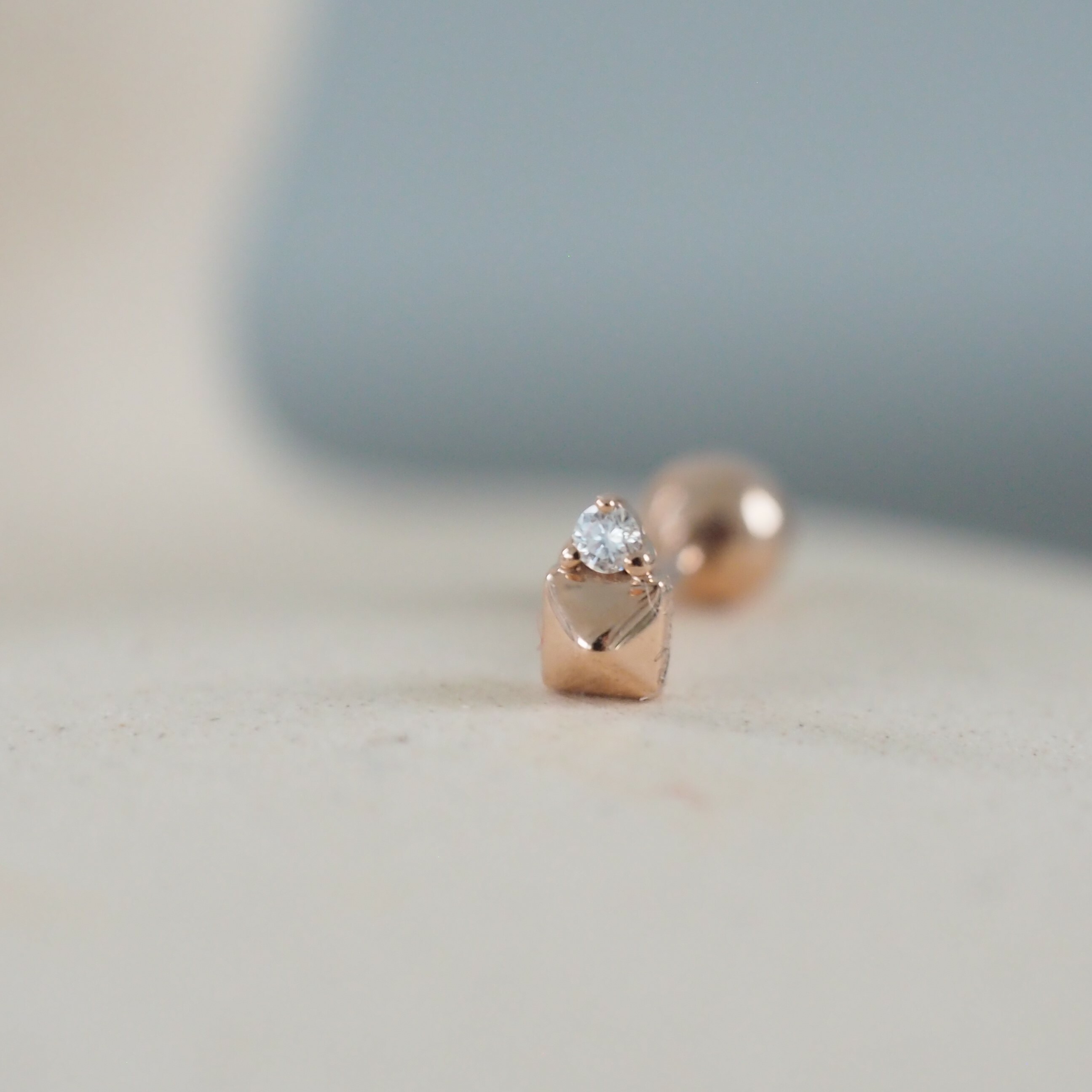 14k鉚釘真鑽轉珠耳環