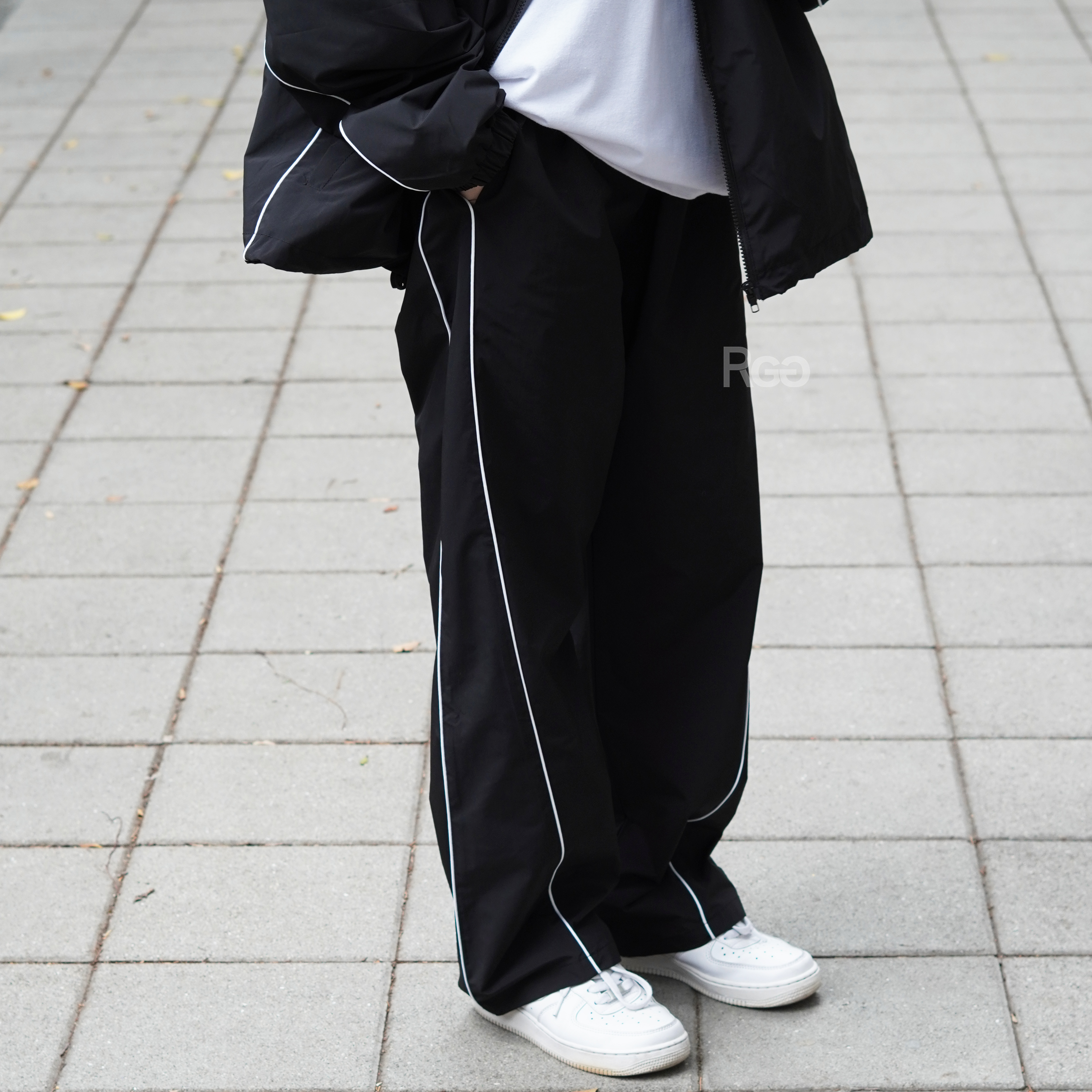 女模著出芽拼接尼龍套裝褲子黑色Ｍ