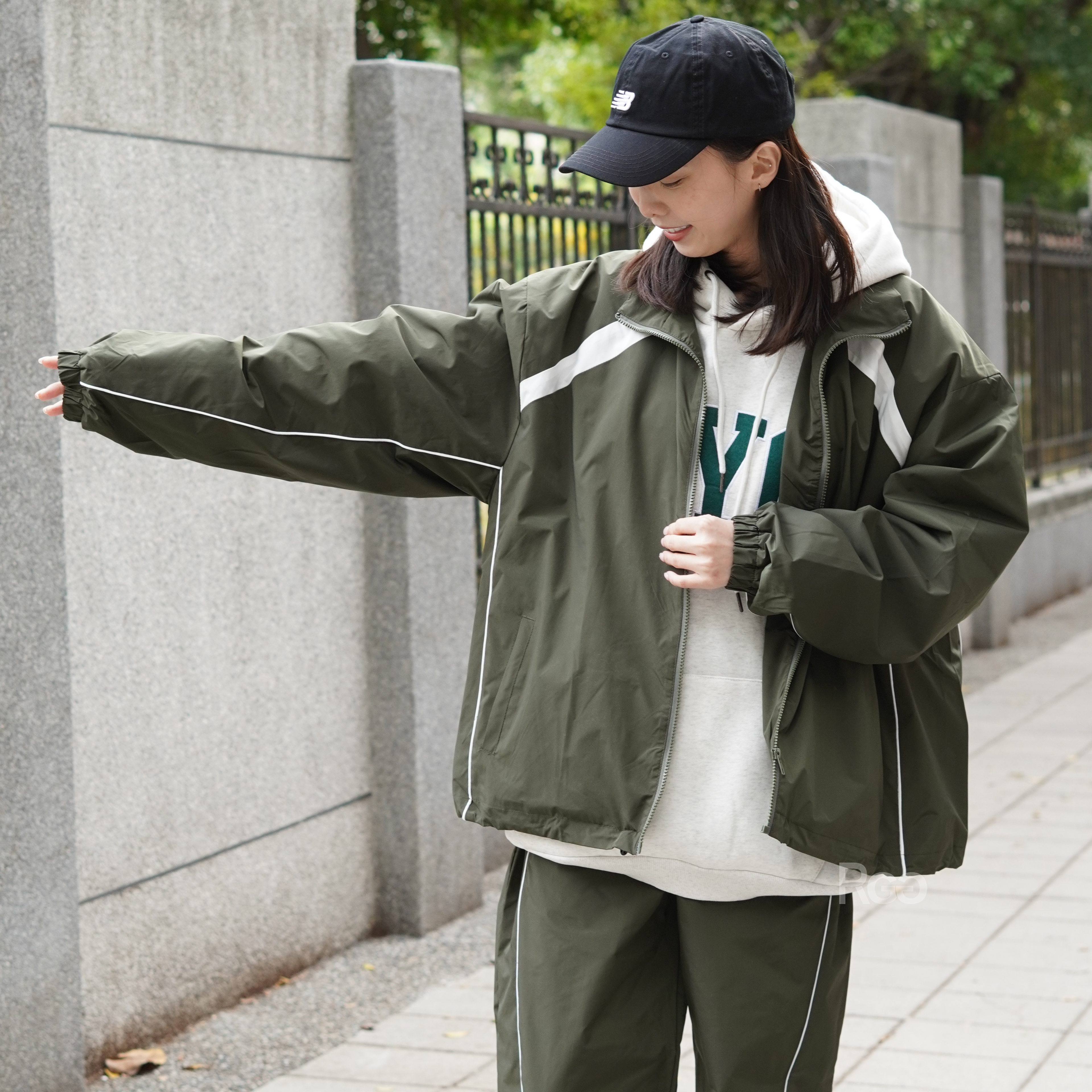 女模著出芽拼接尼龍套裝上衣綠色Ｍ