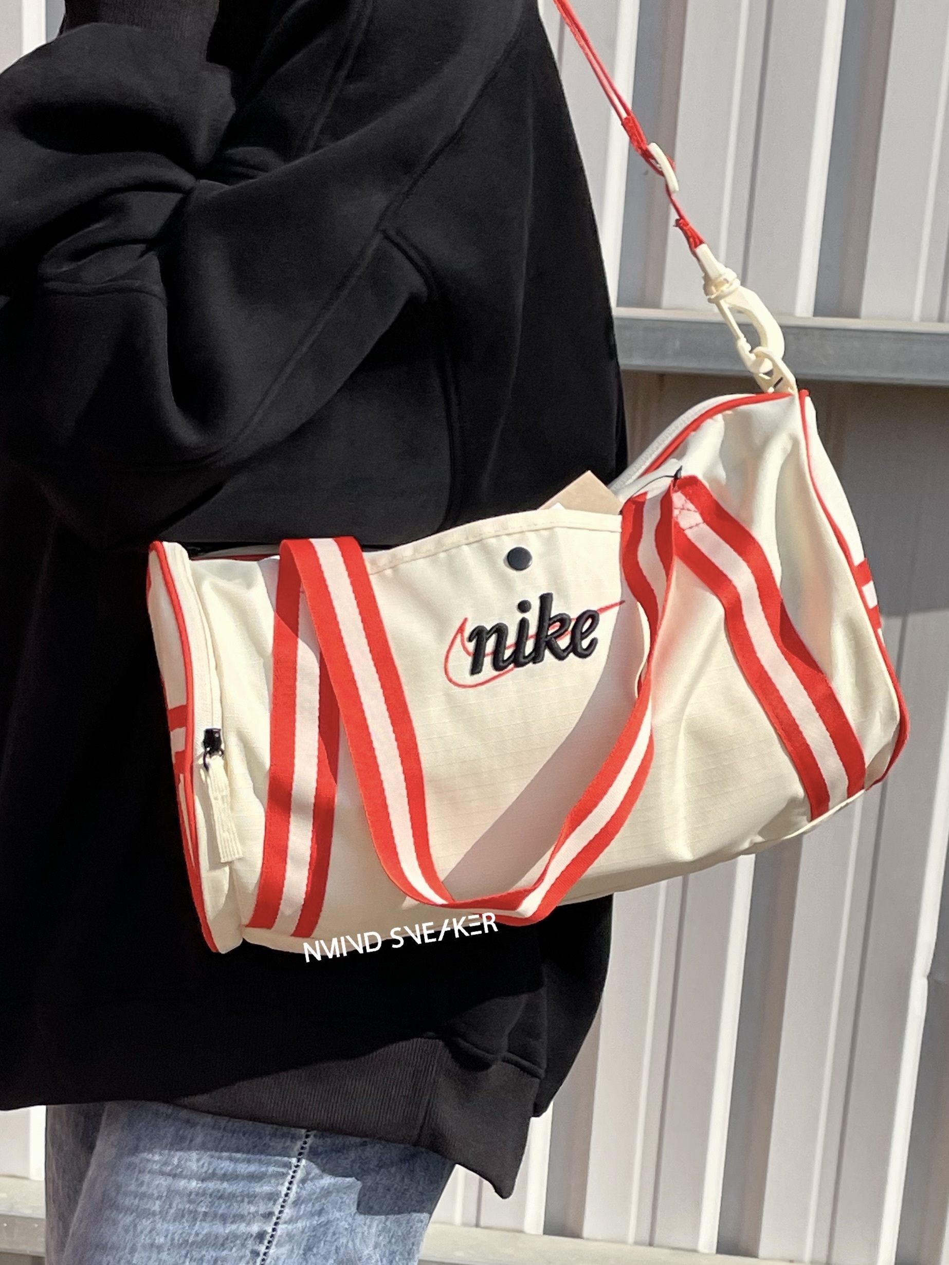 Nike 旅行袋 復古奶油米紅