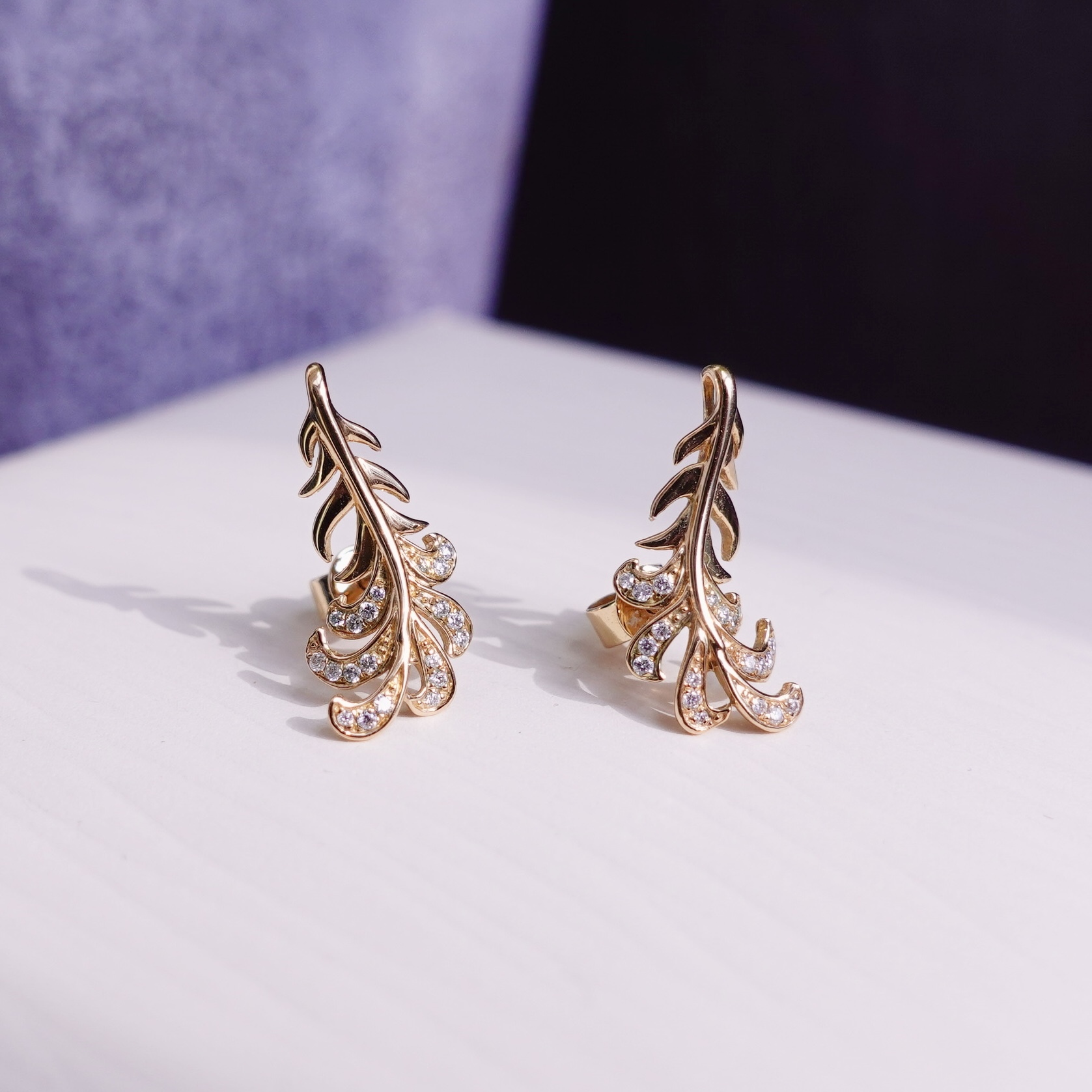 18K金羽毛鑽石耳釘