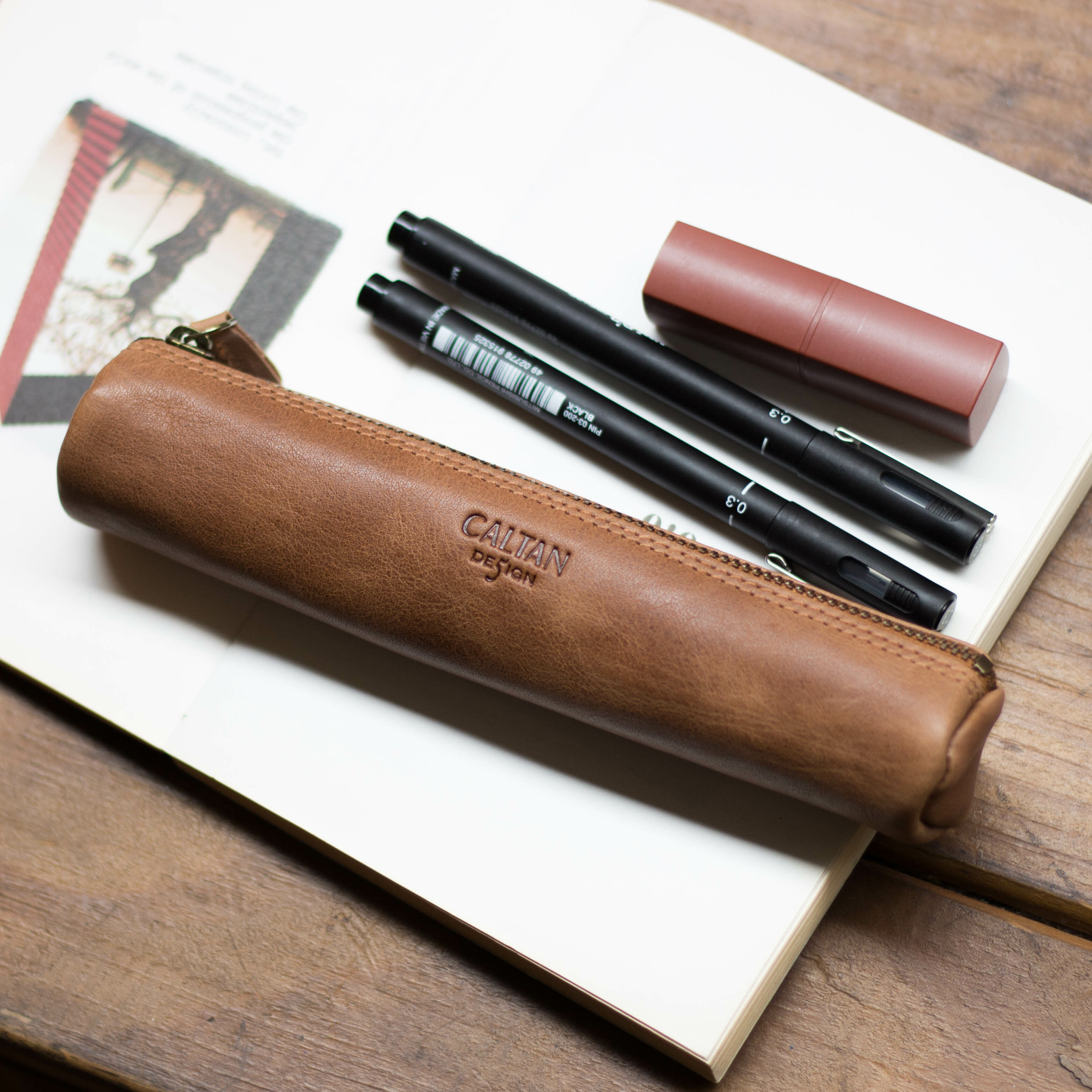 輕巧型萬用筆袋-四色(072202)