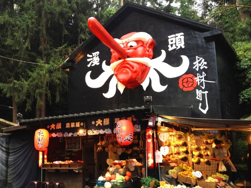 妖怪渡假村-天狗雕像