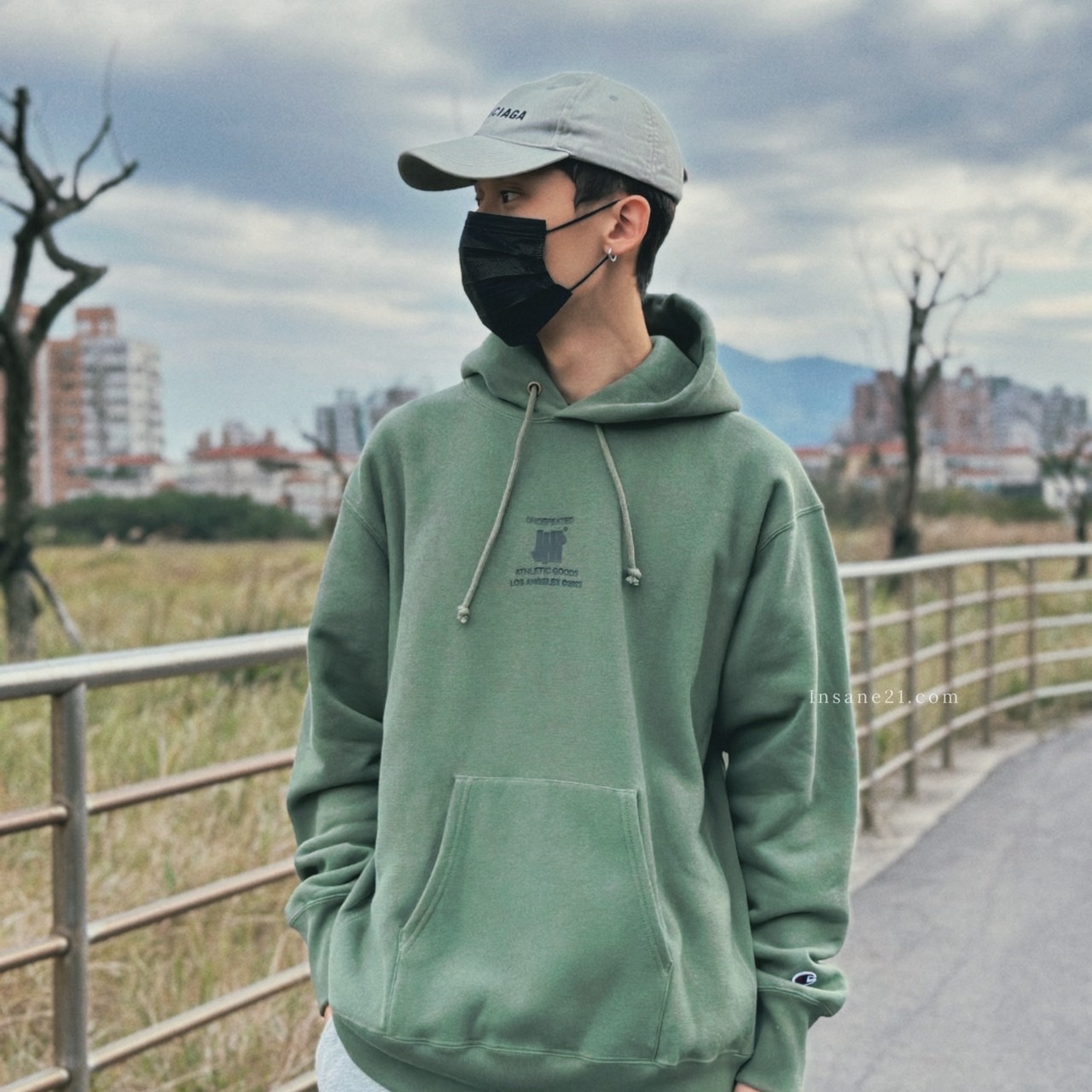 UNDEFEATED X CHAMPION 聯名刷毛帽TEE