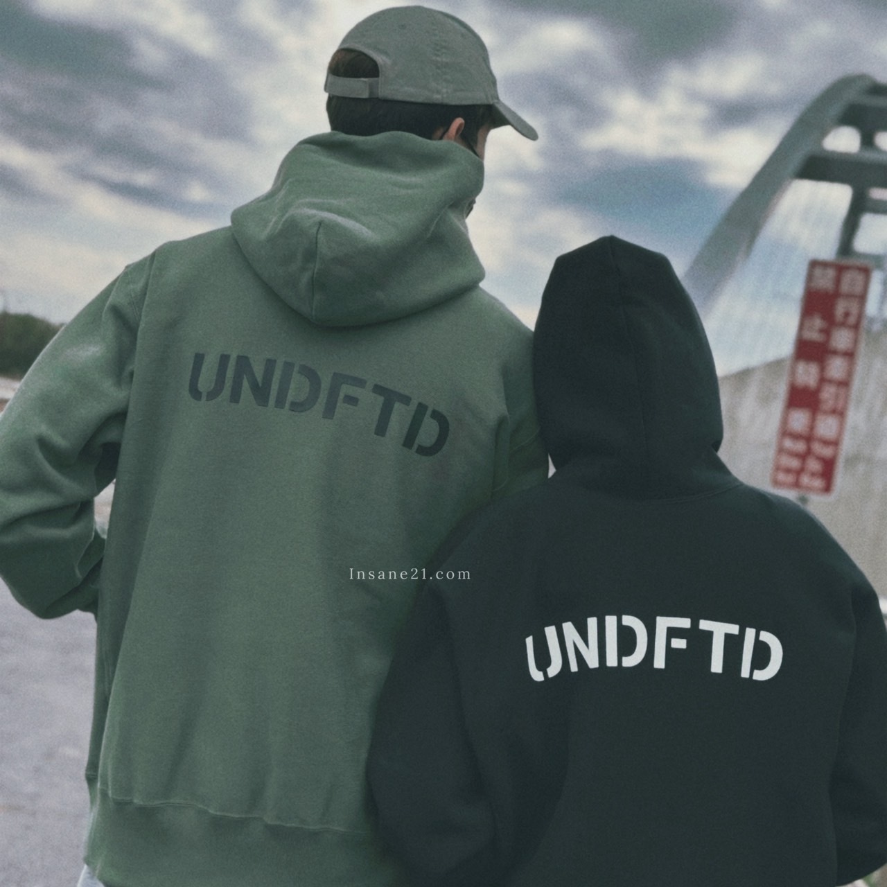 UNDEFEATED X CHAMPION 聯名刷毛帽TEE