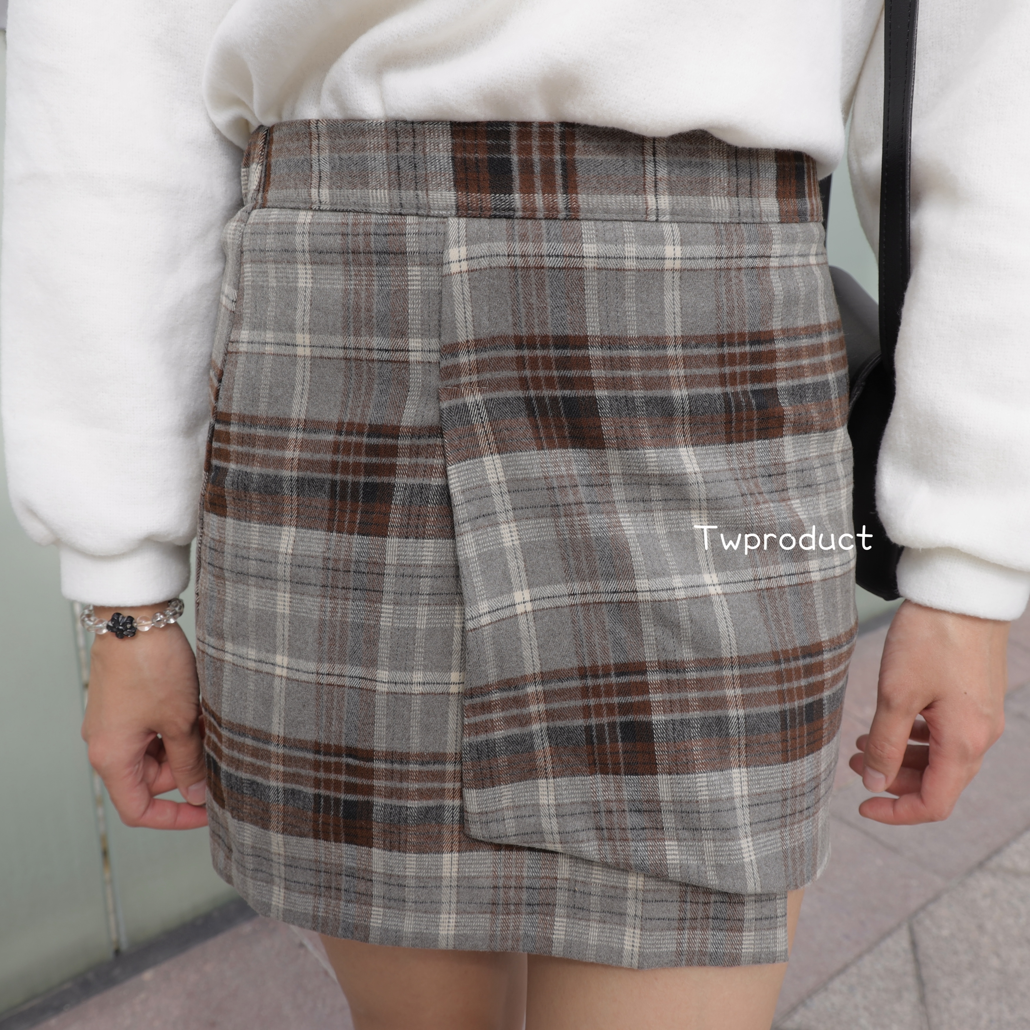 ||SK268|| 縱橫格仔不規則短裙