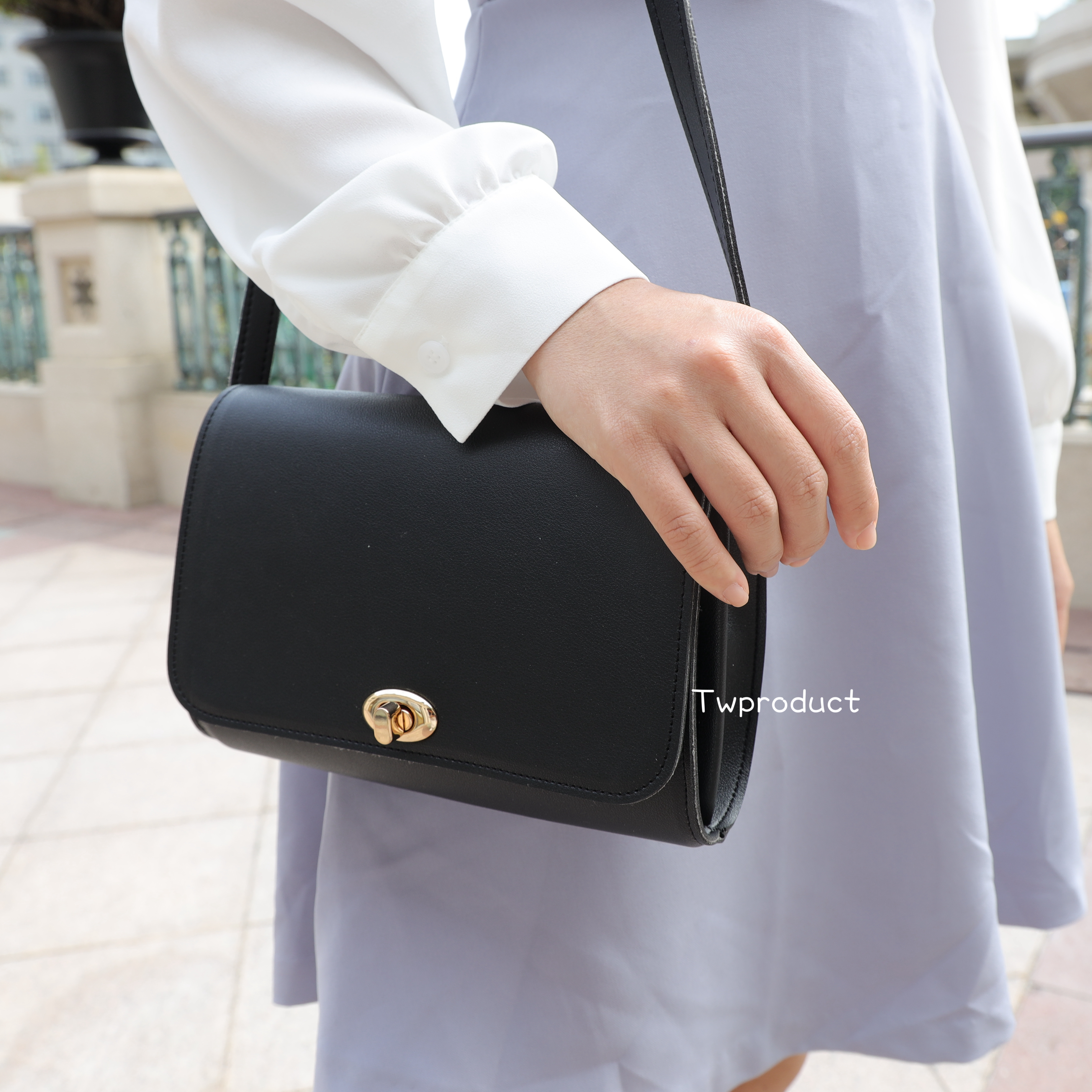 ||A68||扭鈕兩層長斜咩手袋