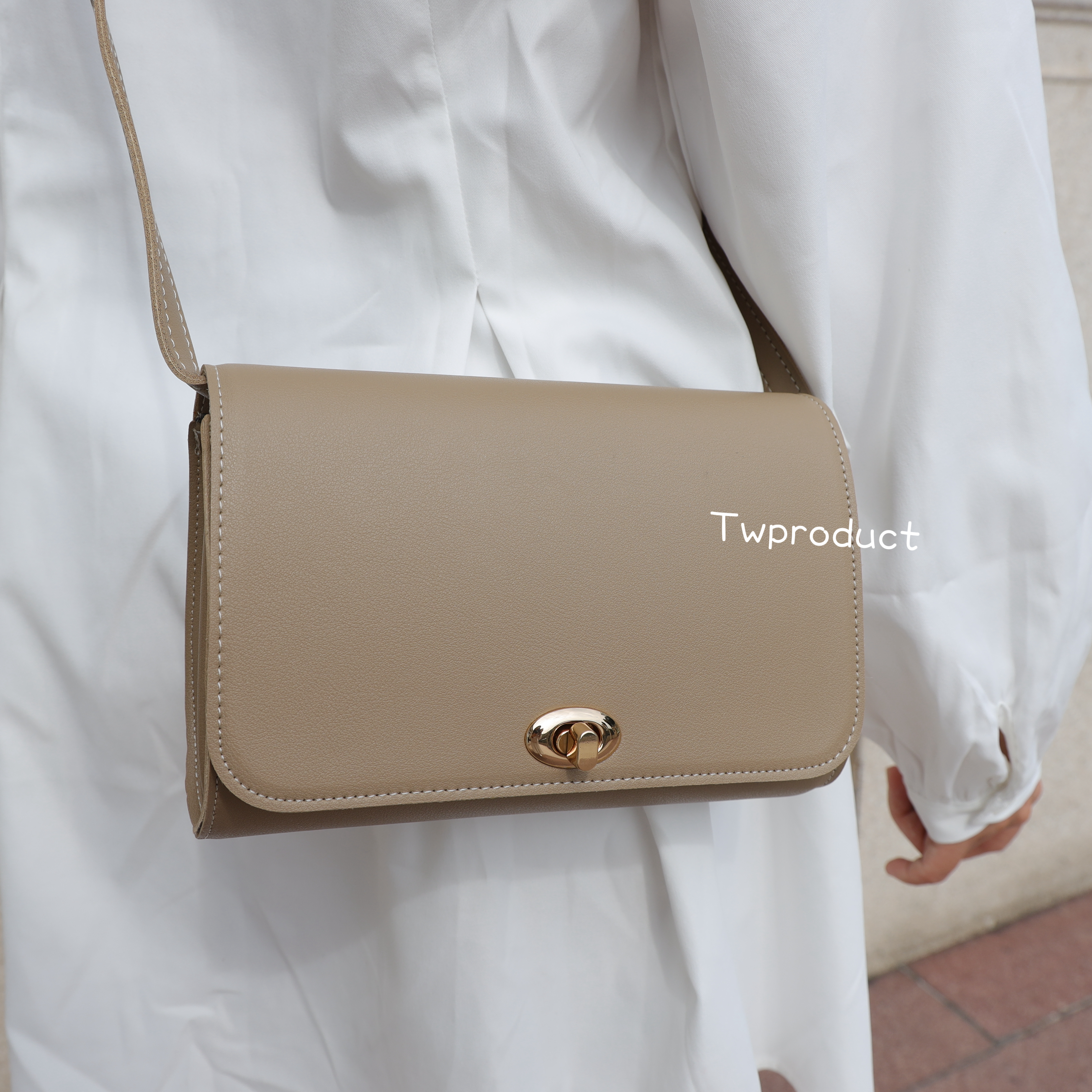 ||A68||扭鈕兩層長斜咩手袋