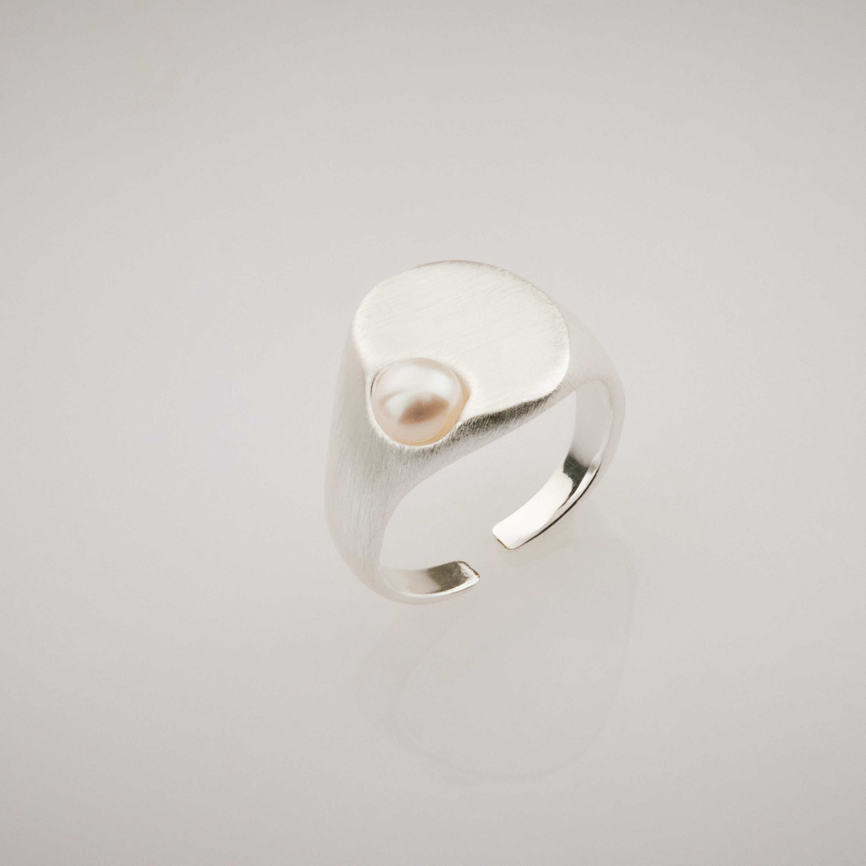 R392 ｜合金霧面珍珠戒指