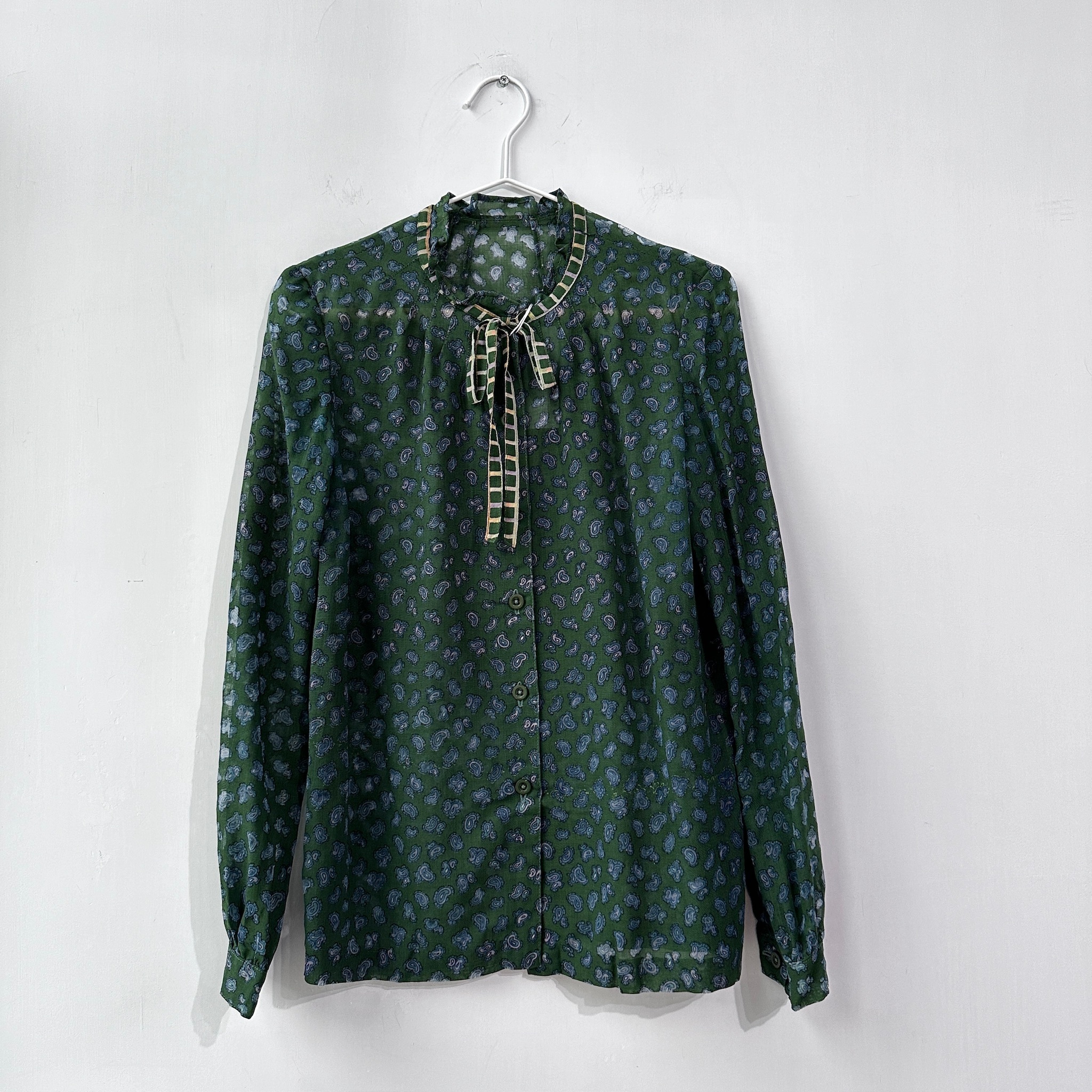 綠色腰果花圖案上衣