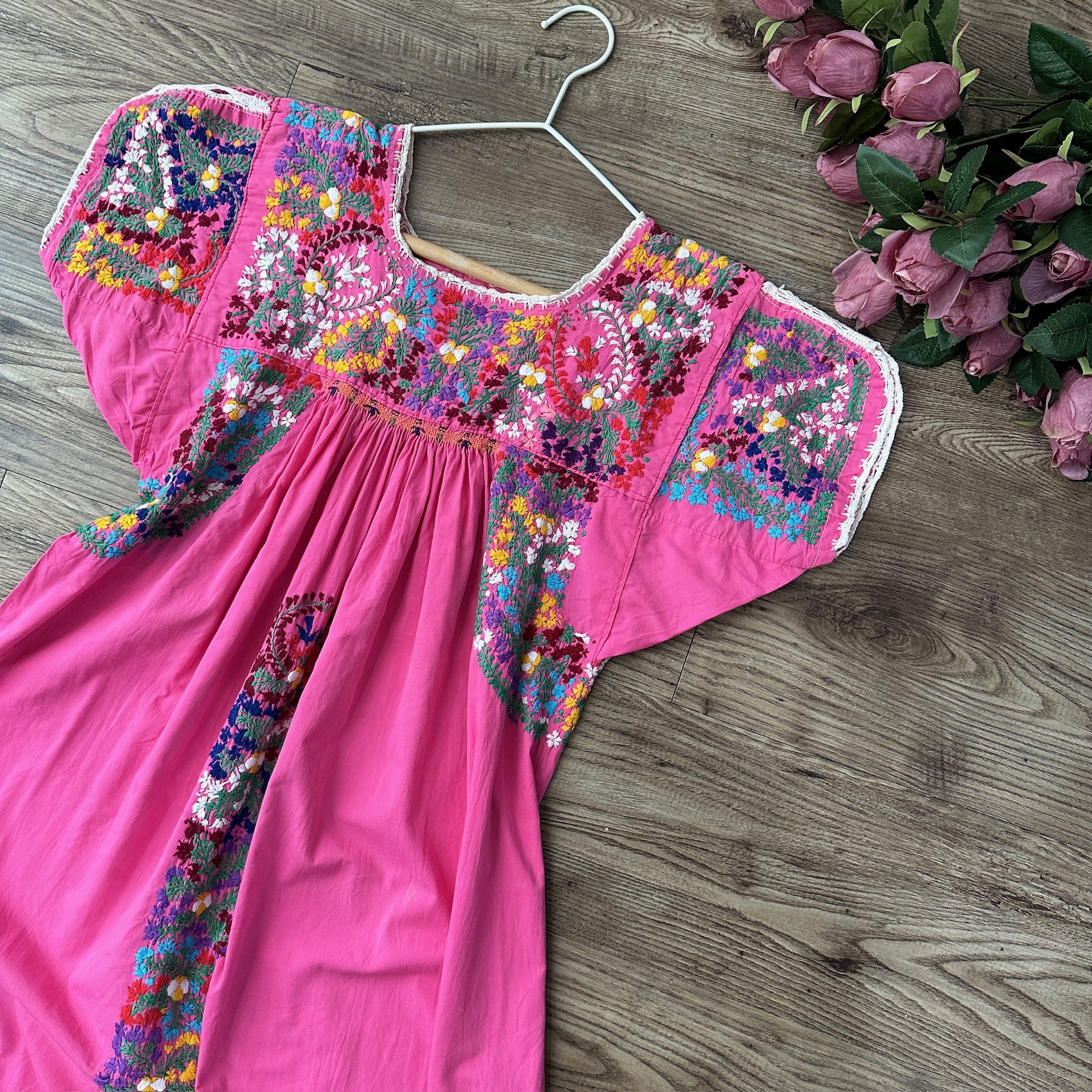 桃紅色墨西哥刺繡連身裙