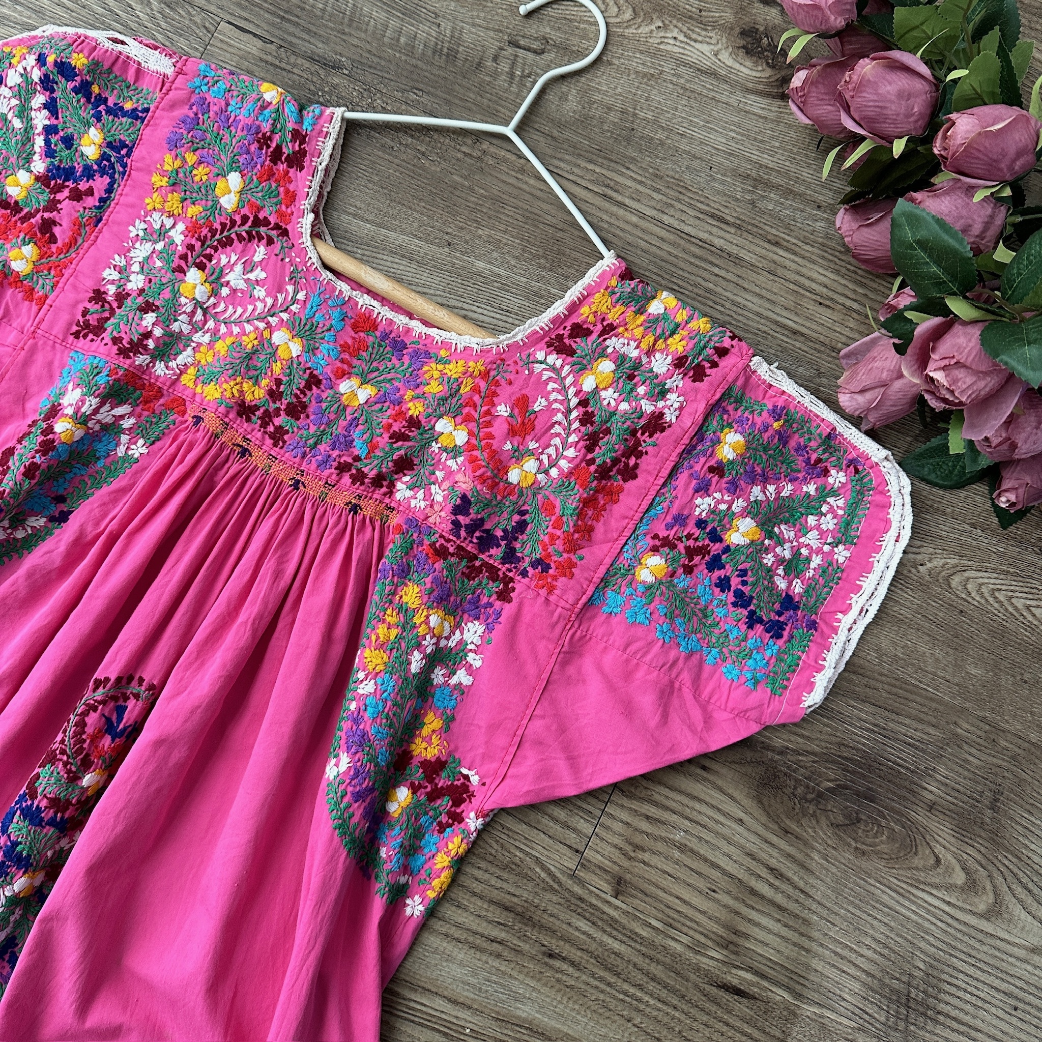 桃紅色墨西哥刺繡連身裙