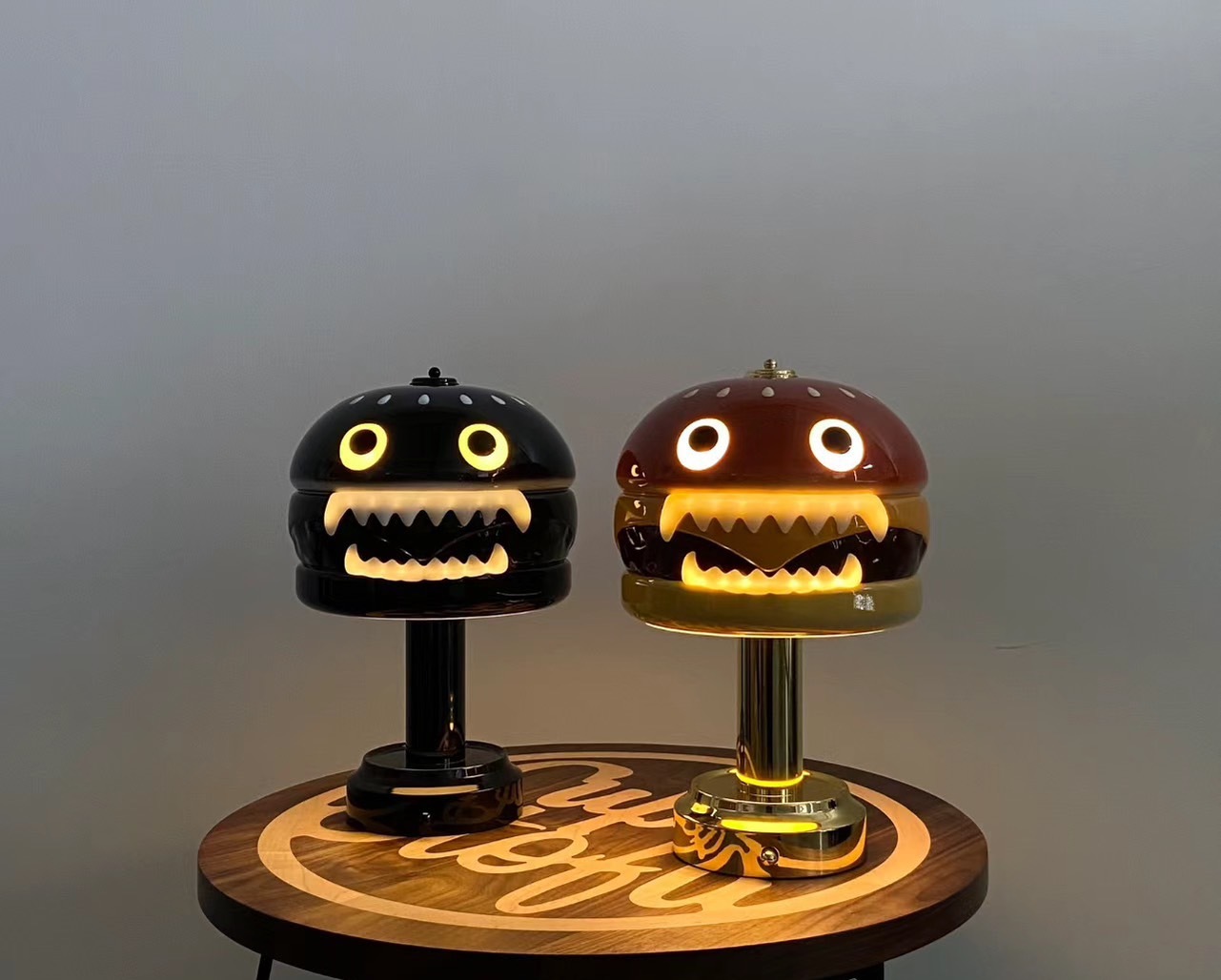 iSNEAKERS | CORTIS直播同款漢堡燈 UNDERCOVER X MEDICOM TOY HAMBURGER LAMP 原色/黑色/透明