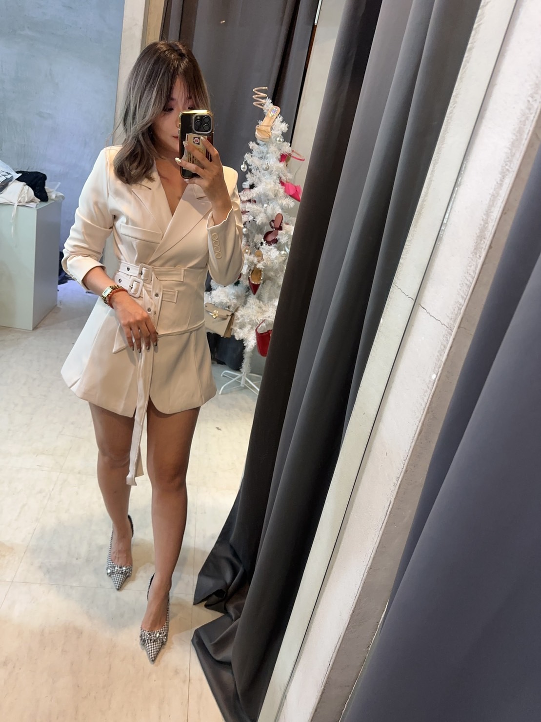 不規則裙襬 翻領西裝洋裝(黑/杏白)