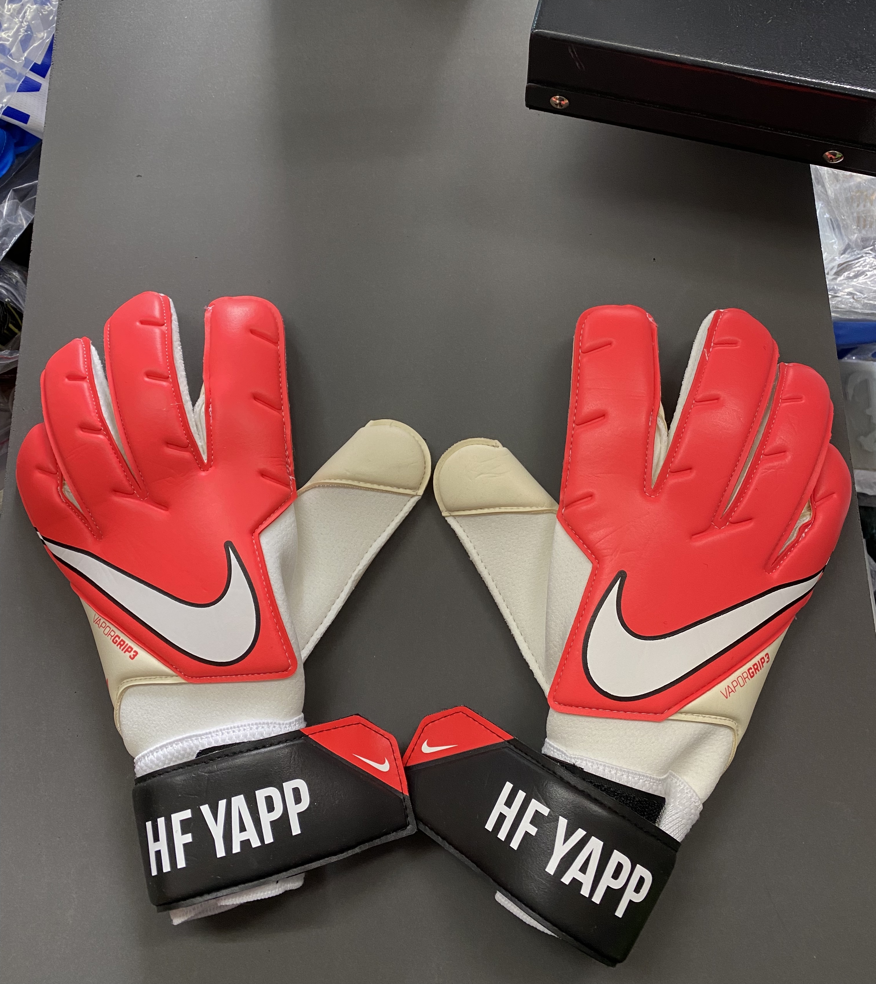 Nike Vapor Grip3 Goalkeeper Gloves 紅白色（港隊配色）龍門手套