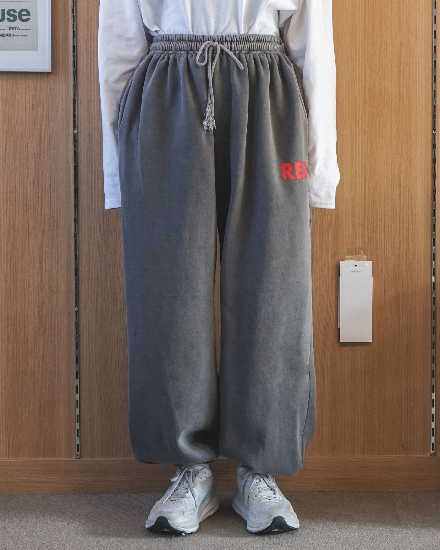 紅色復古印花圖案拉絨慢跑褲