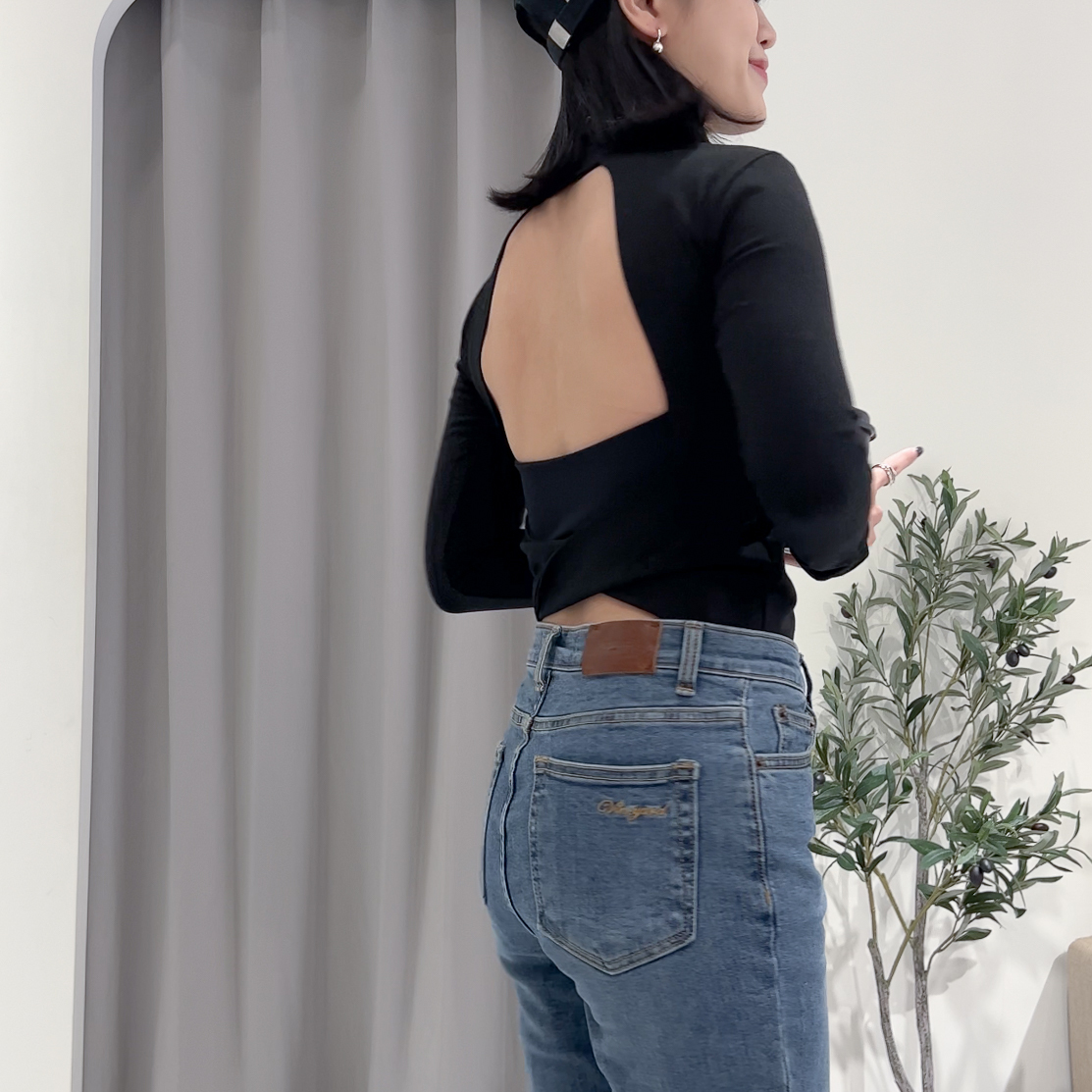 N51Modal設計交叉美背高領上衣(白/咖/黑)