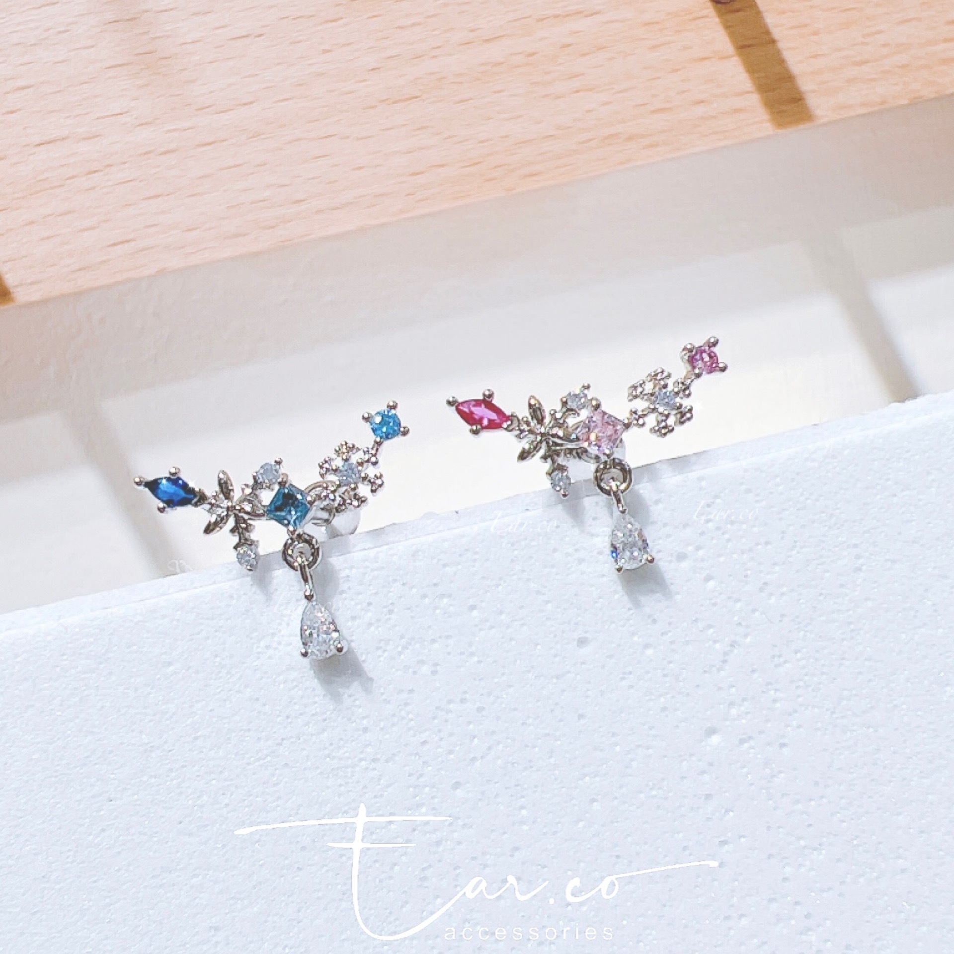 雪花水晶V形水滴耳骨釘 [單支] #P021