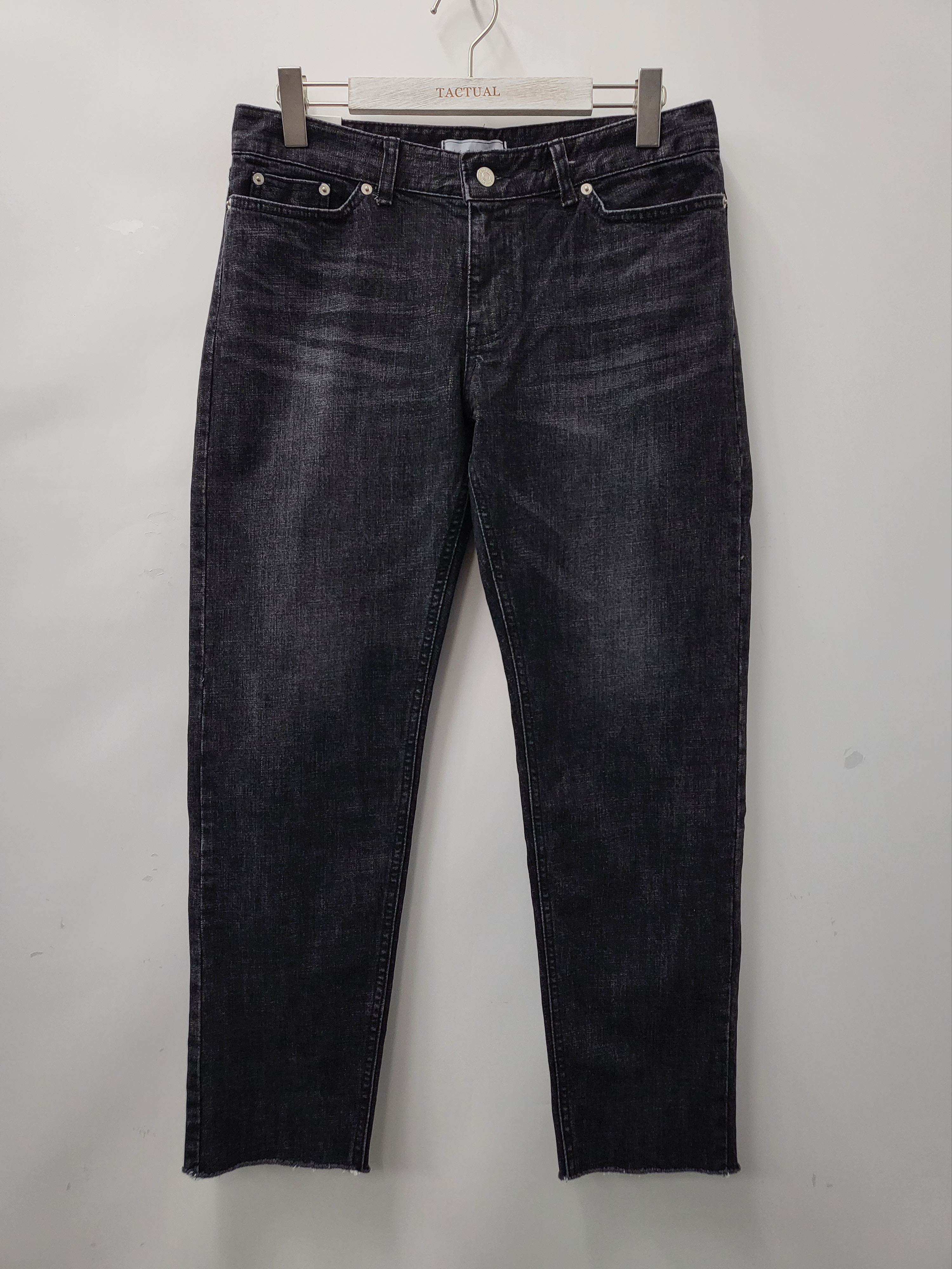 洗水修身牛仔褲 J711