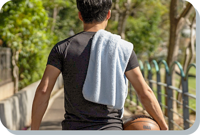 男性戶外打球使用美髮巾示意