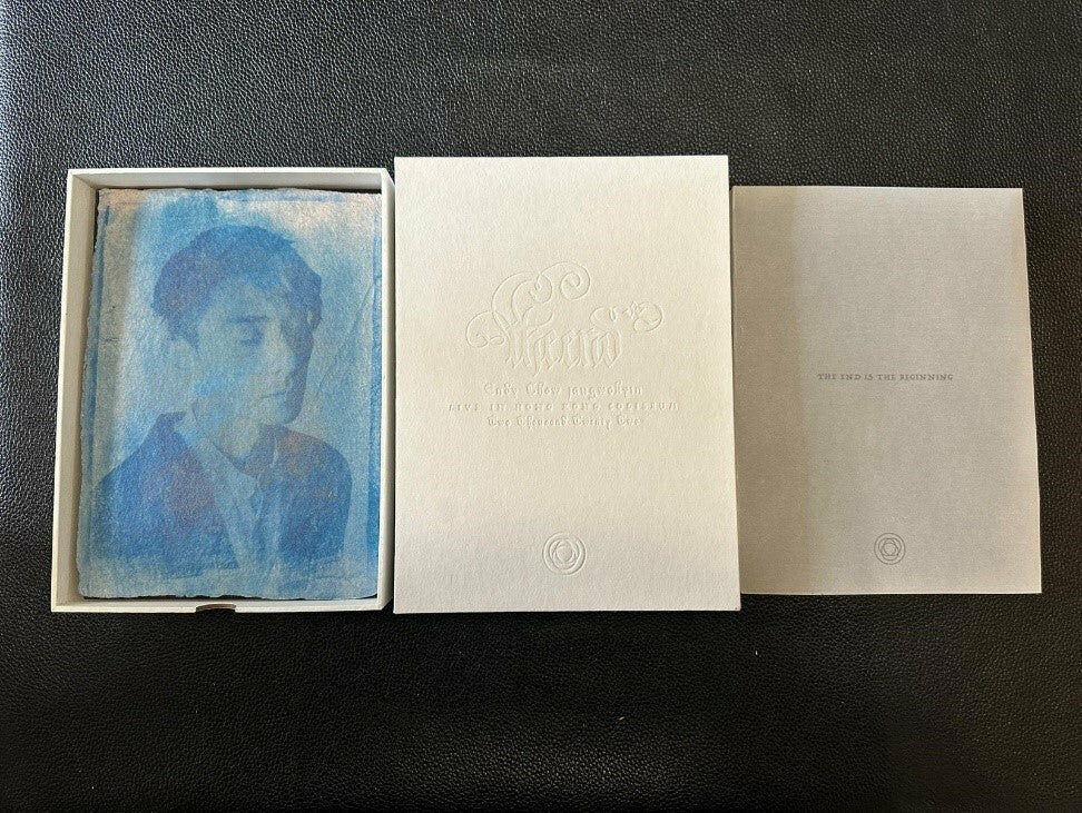 周國賢 Endy Chow jaugwokyin THE END 紅磡香港體育館演唱會 2022 2Bluray （內附: 藍曬/ 布袋/ 檀香木/ 相集/ Postcard)