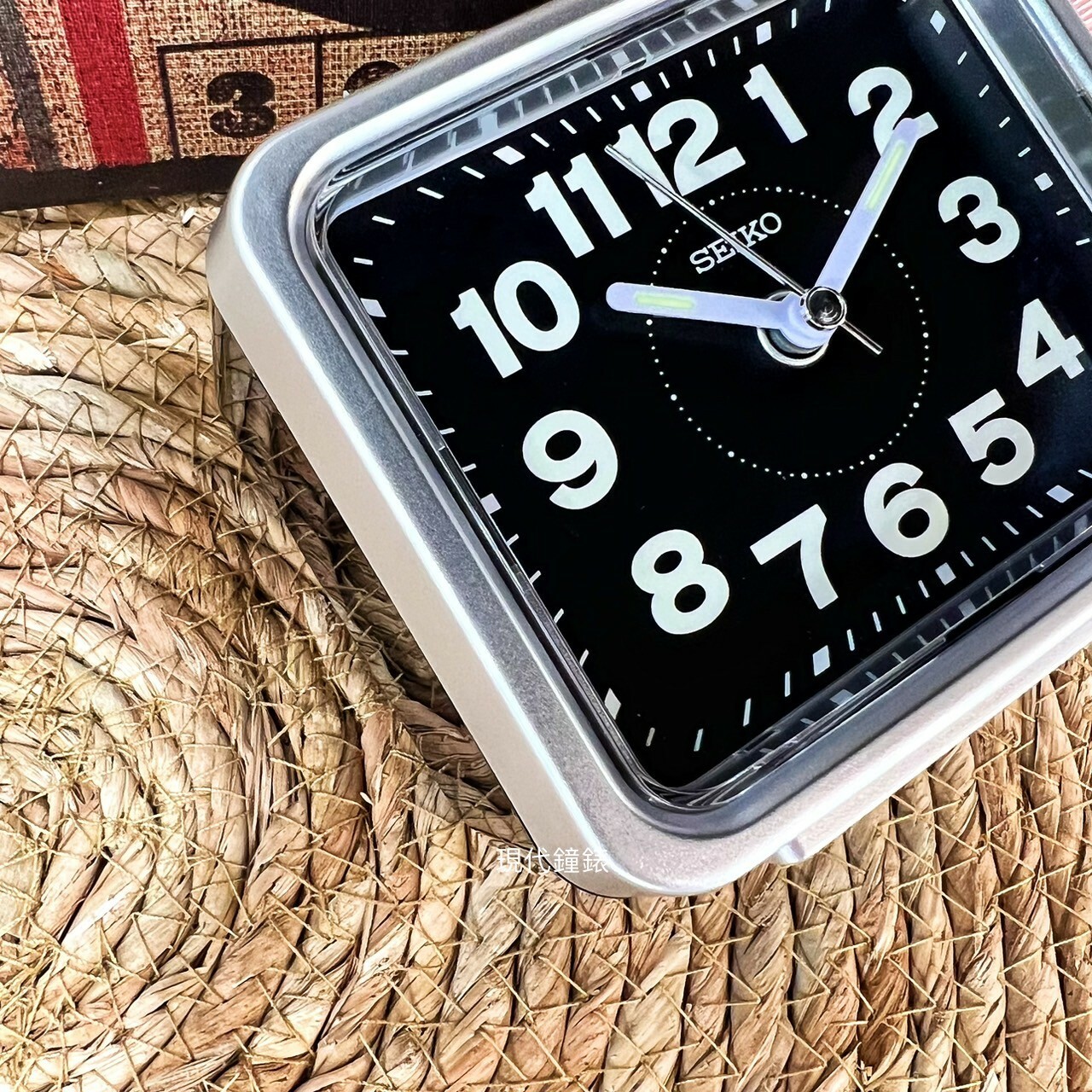 【SEIKO 精工】寧靜夜晚靜音夜光鬧鐘 QHK062S 11cm 現代鐘錶
