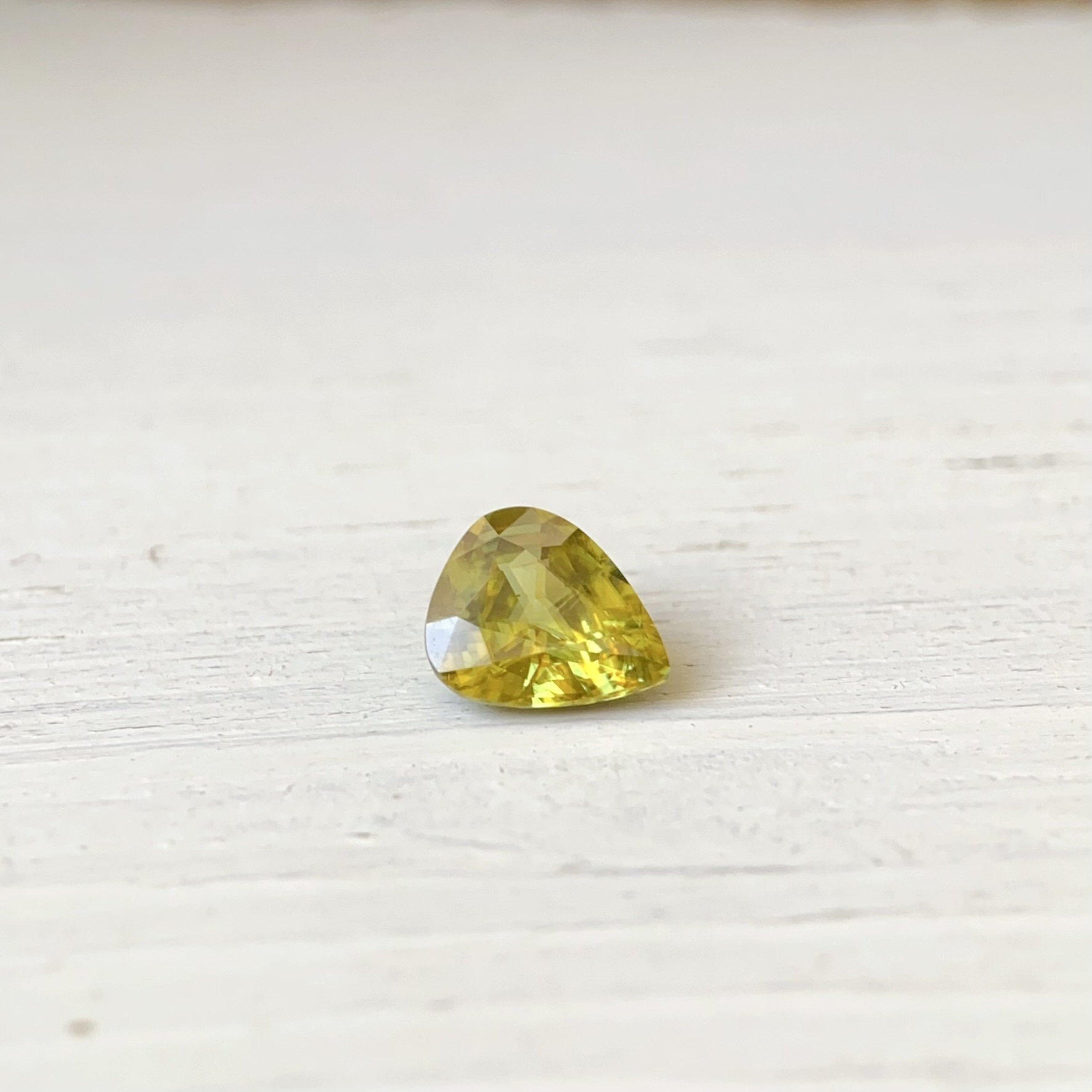 1.69ct 榍石