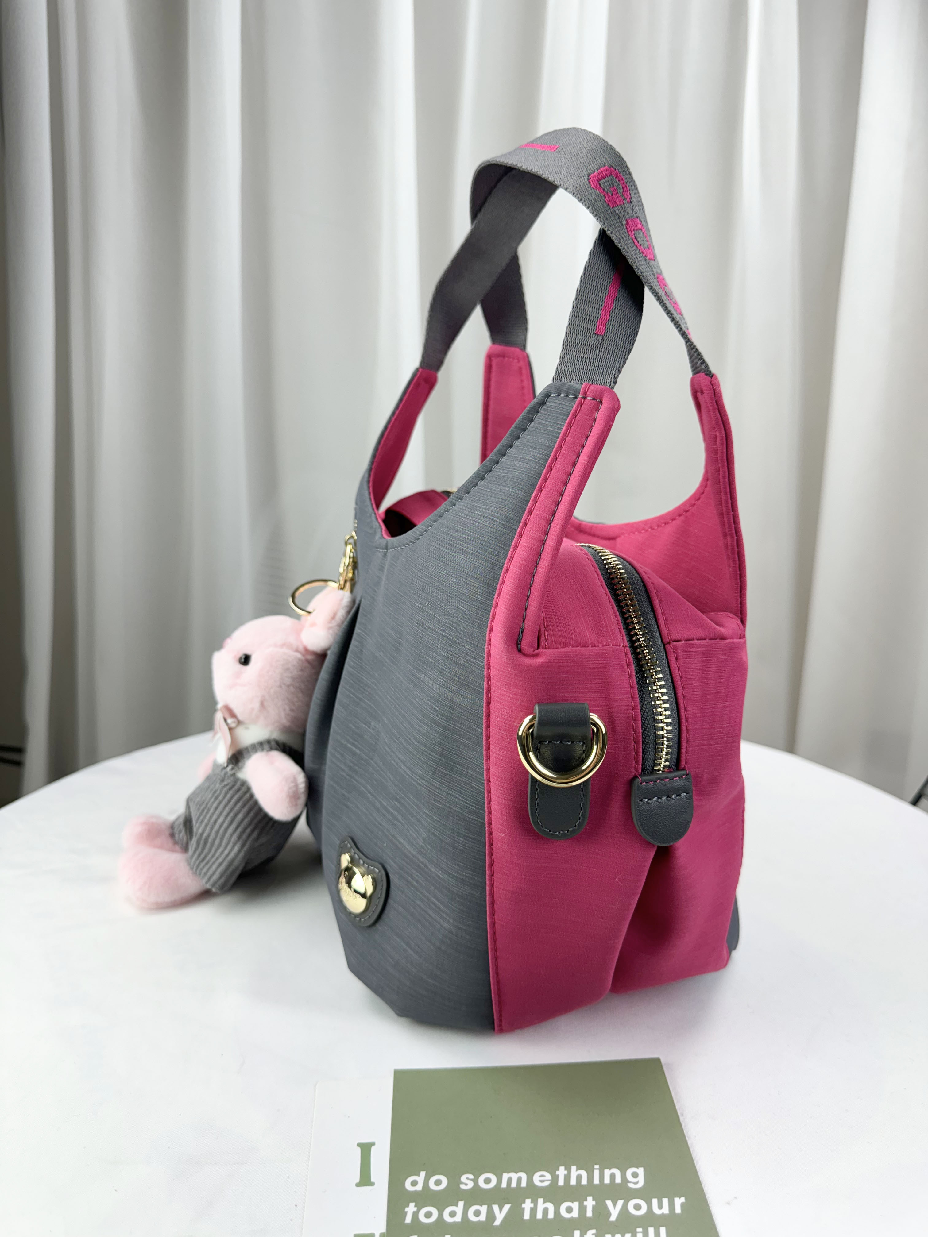 GOODS 灰桃拼色防潑水手提包 / 側背包 附兔兔吊飾  #2540