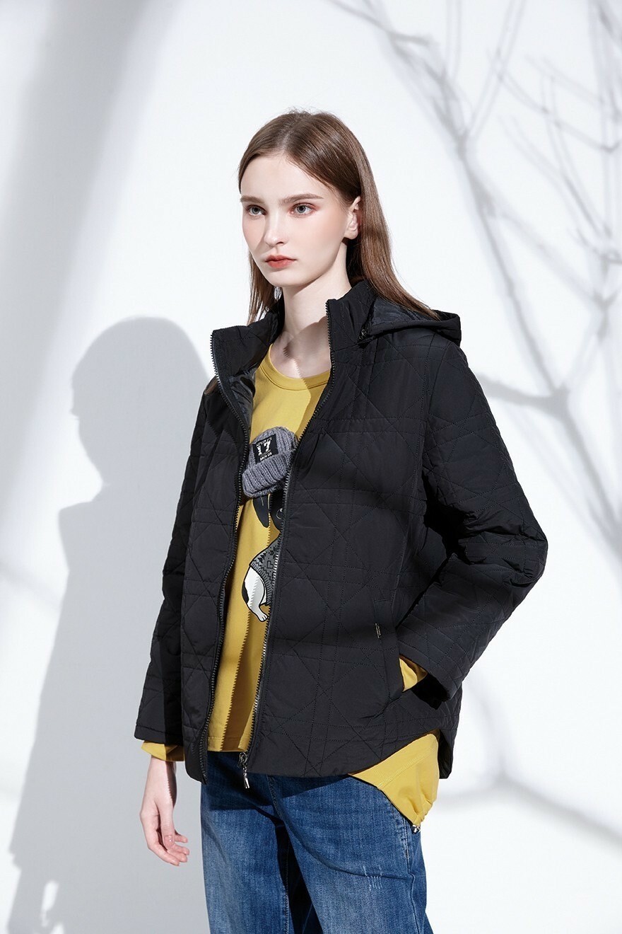 韓系時尚下擺弧型設計修身保暖舖棉外套（兩穿可拆式帽子）T6692