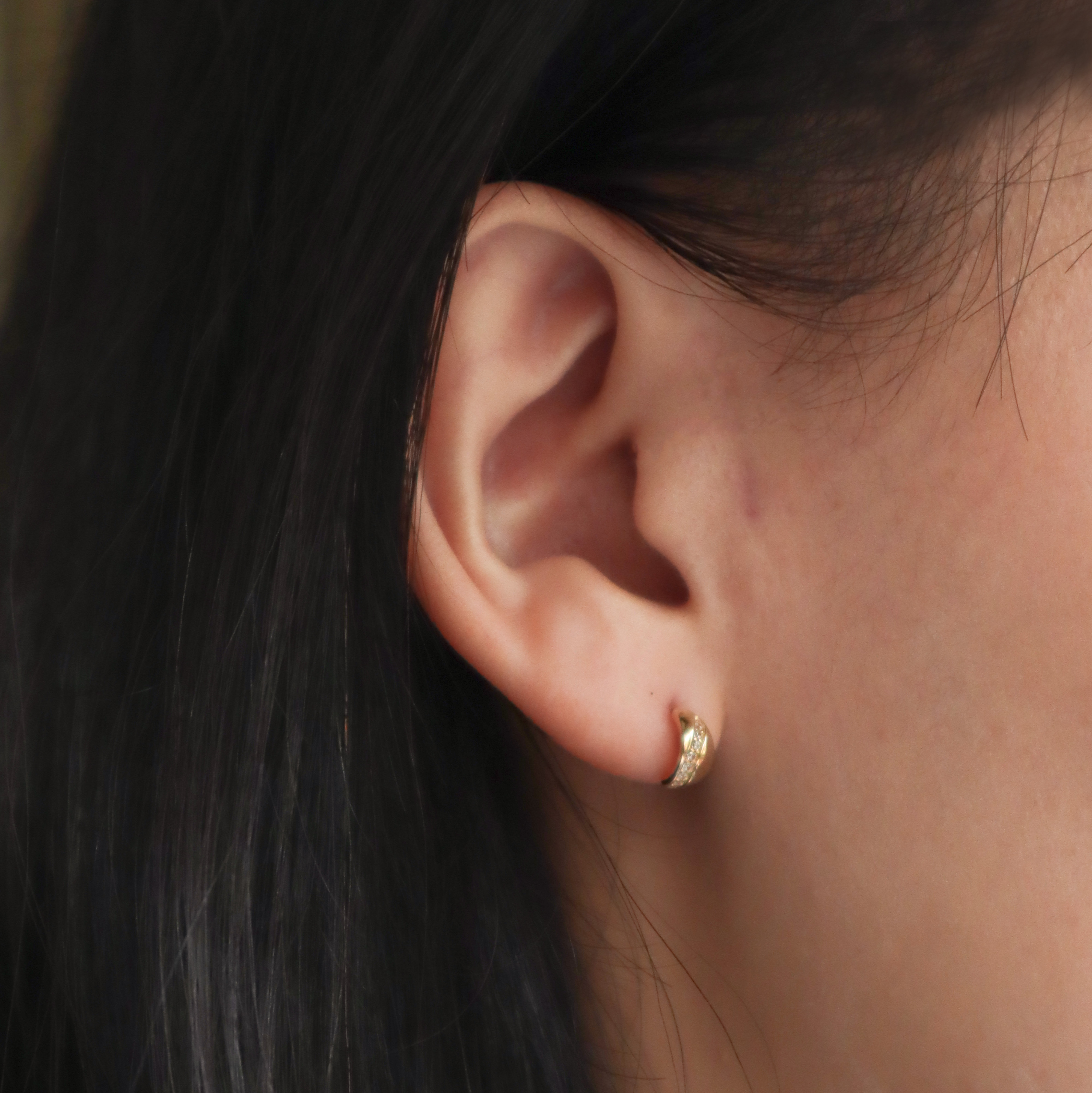 10K/閃亮小弧耳環