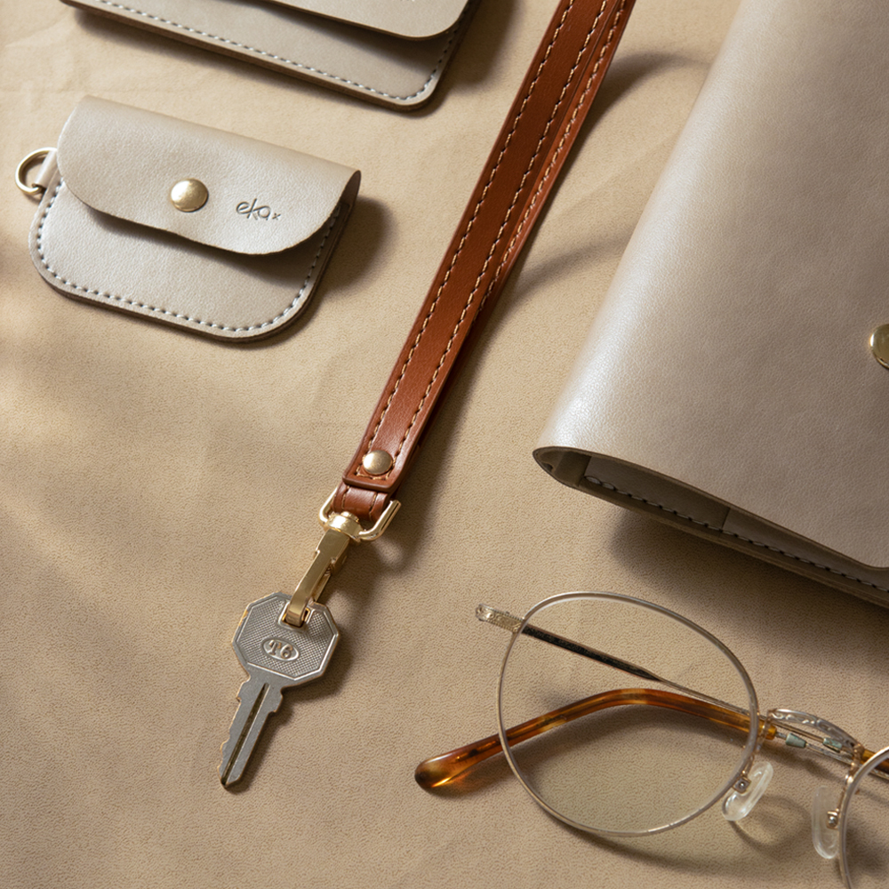 極簡皮革手腕繩