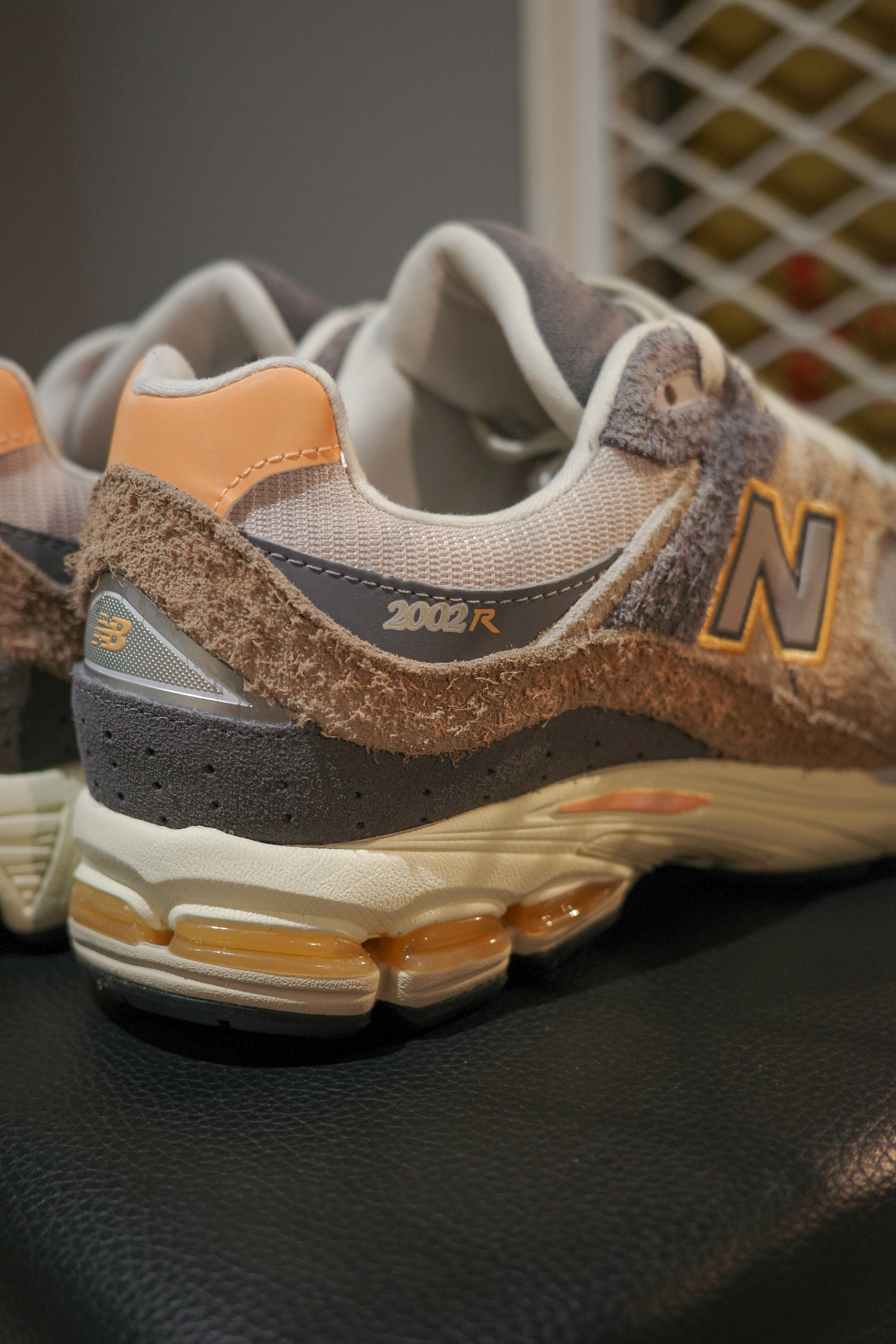 New Balance m2002rej 棕灰色_奶油底