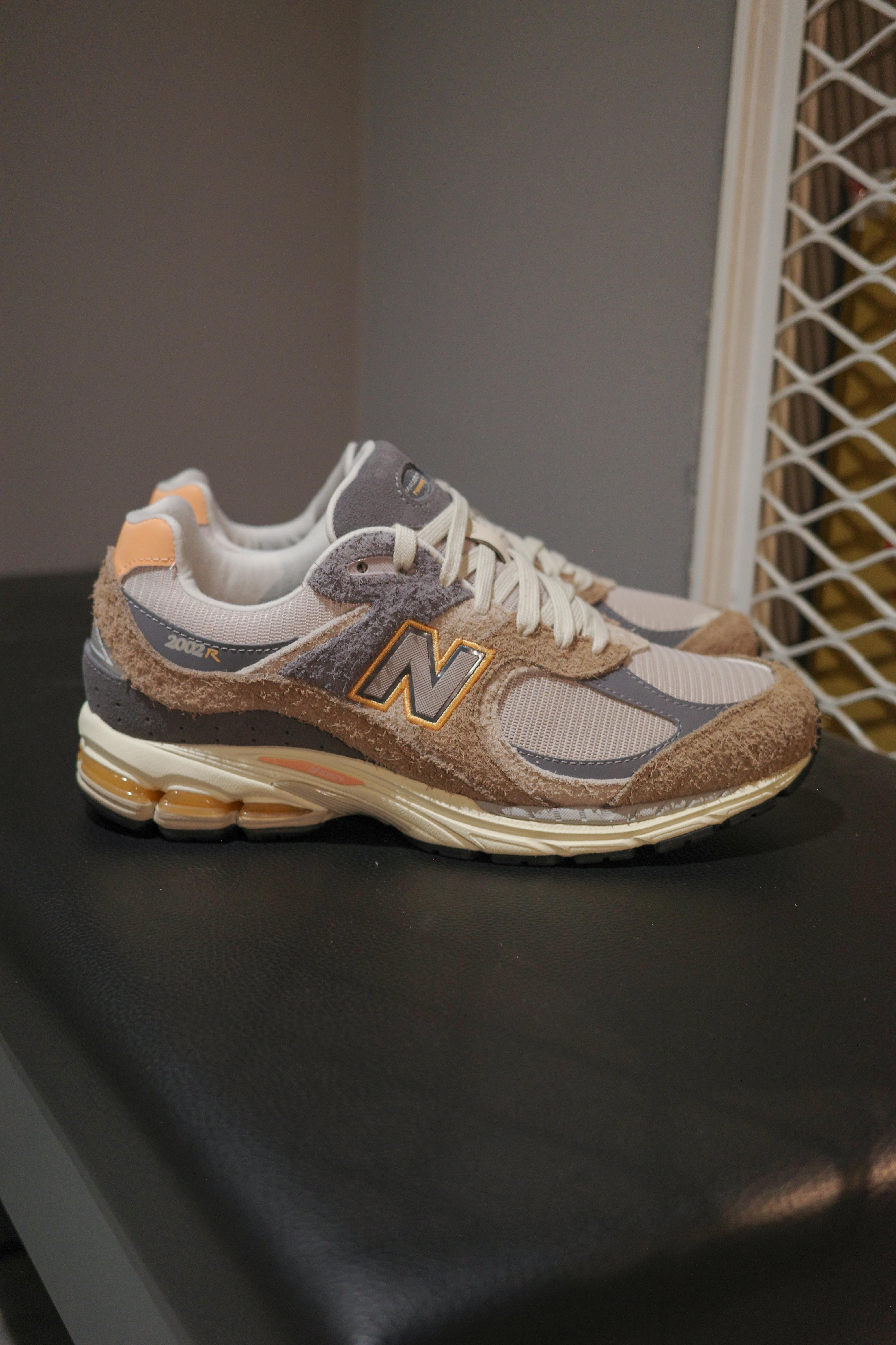 New Balance m2002rej 棕灰色_奶油底