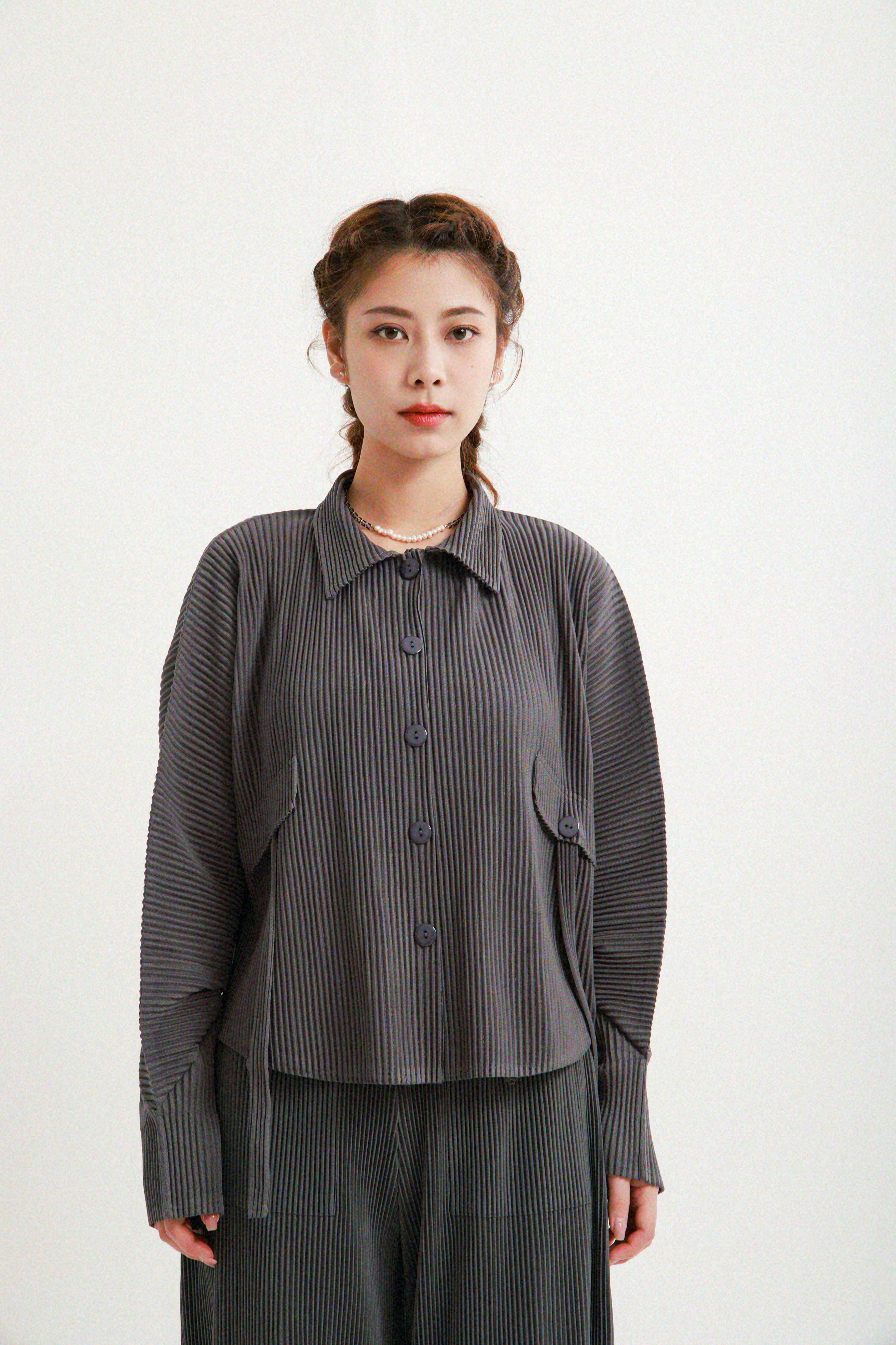 裝飾帶壓褶恤衫（現貨款式）