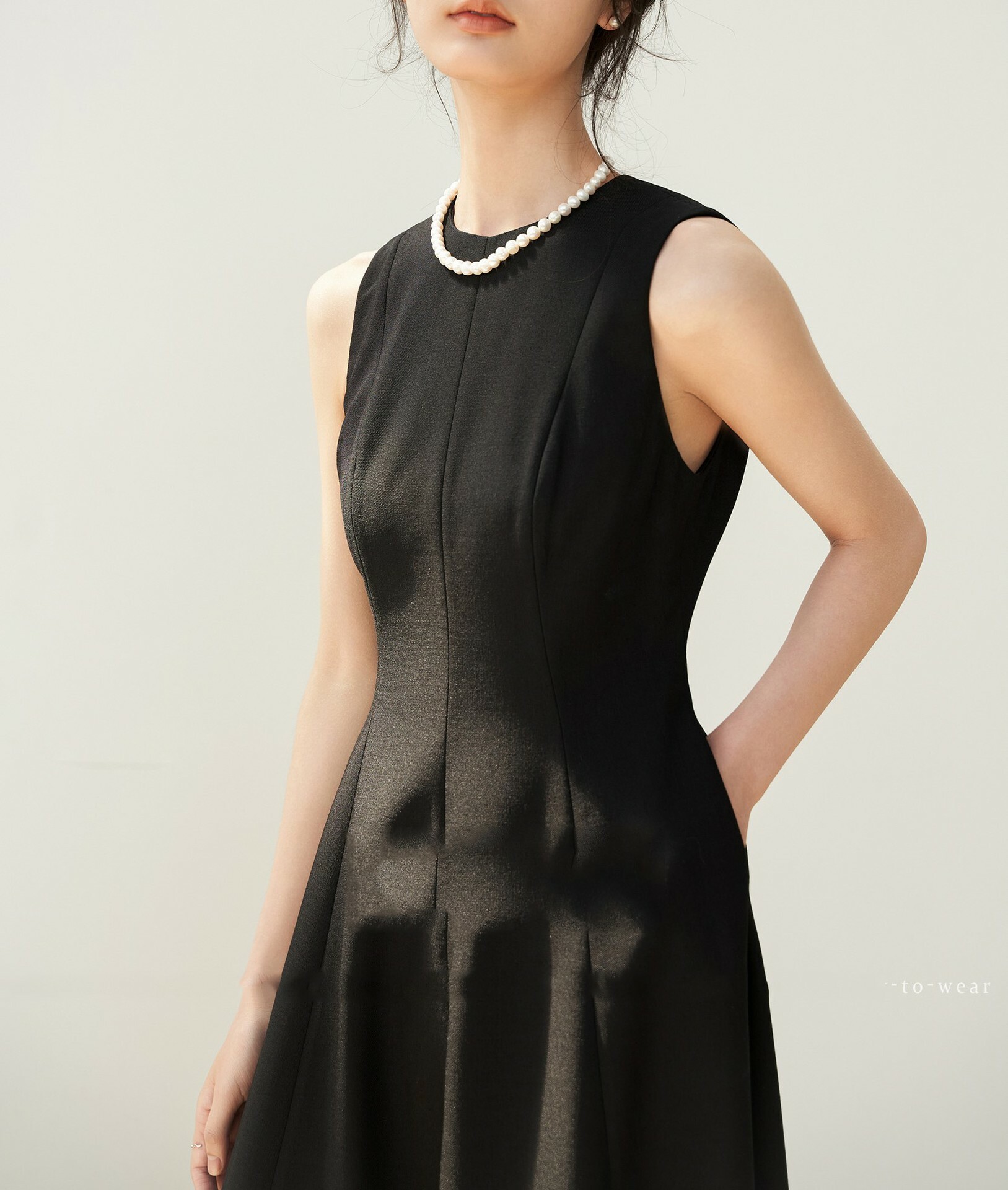 立體剪裁收腰洋裝(黑/白)