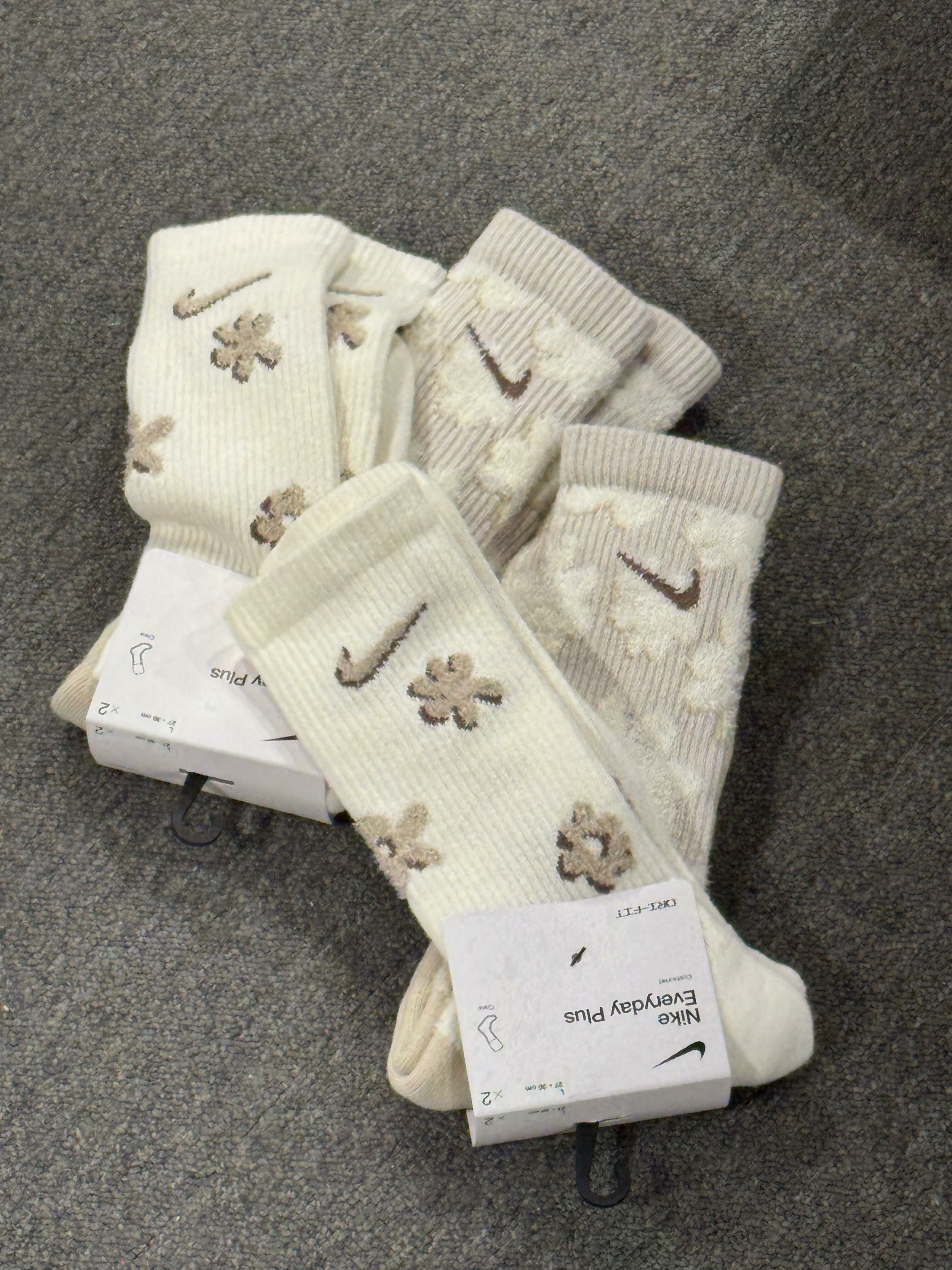 NIKE 花花米杏長襪 花瓣 長襪 (FN9136-900)