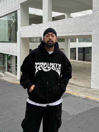 寬版Trouble字母拉絨連帽T恤