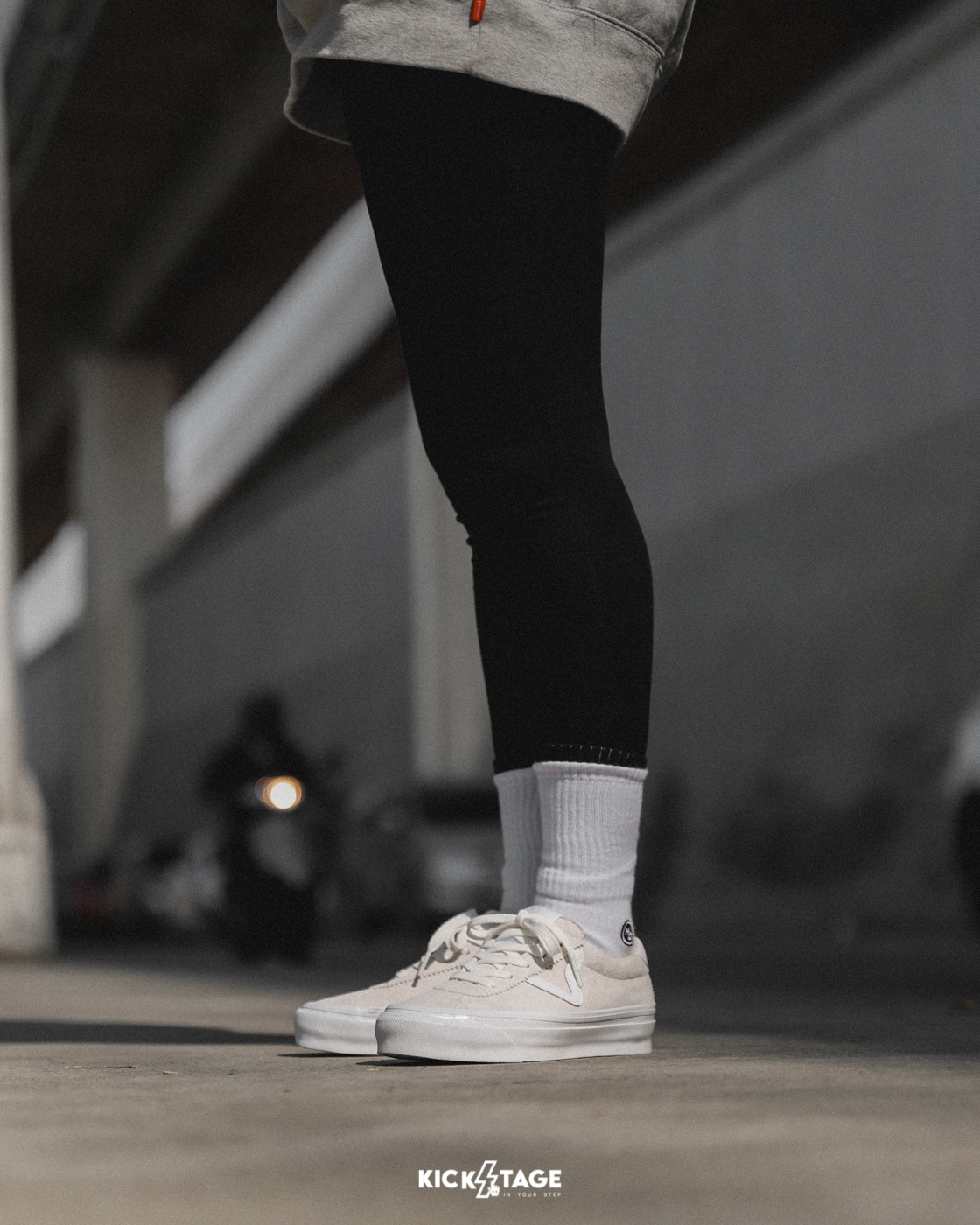 <特價商品，不退換>VANS SPORT 73 PIG SUEDE 米白 經典 麂皮 復古 休閒 板鞋【VN000CR1WWW】